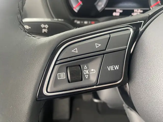 Audi Q2 view 13