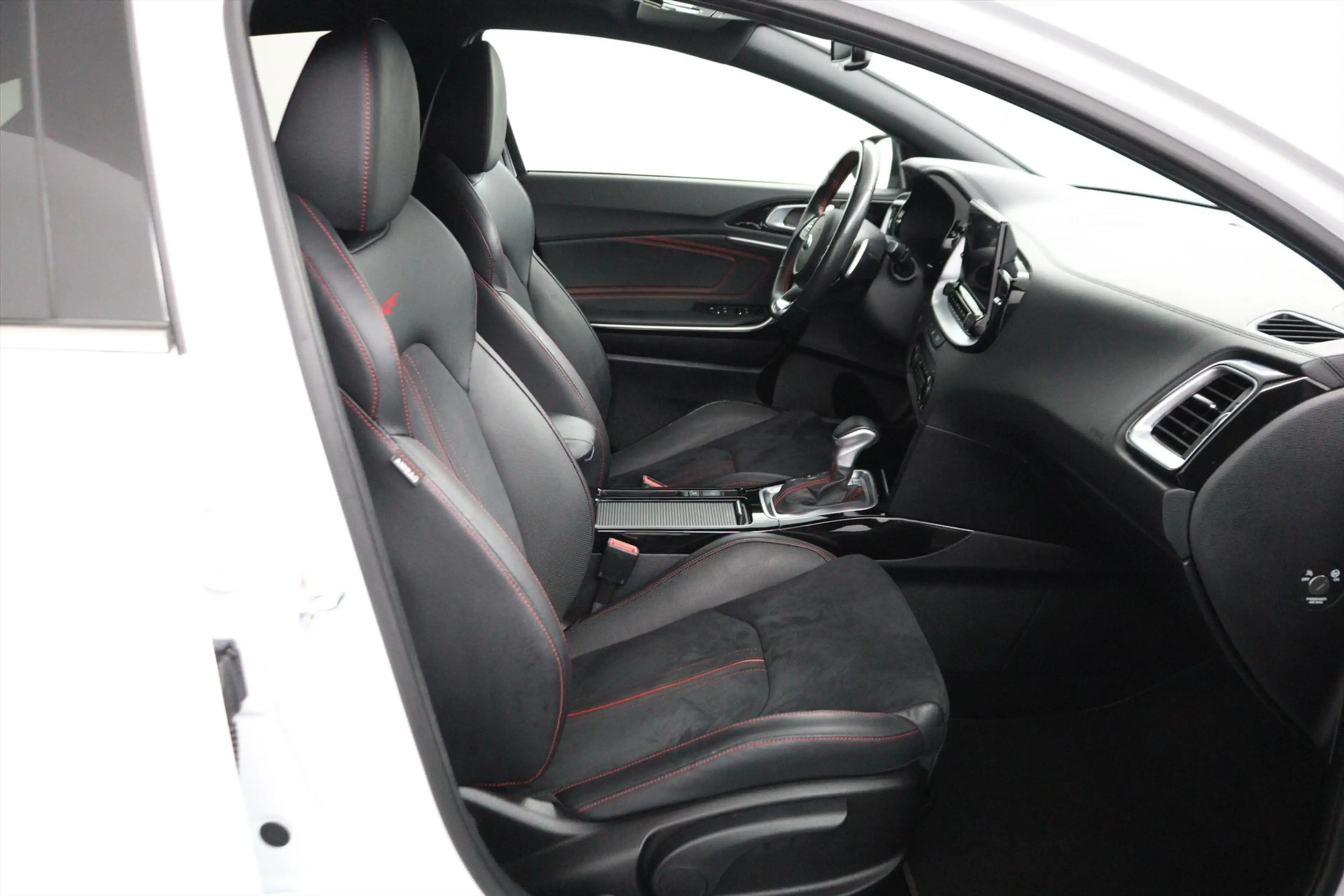 Kia ProCeed / pro_cee'd 1.6 T-GDI GT AUTOMAAT ECC/CRUISE/NAV/STOEL.STUUR.V — photo 16