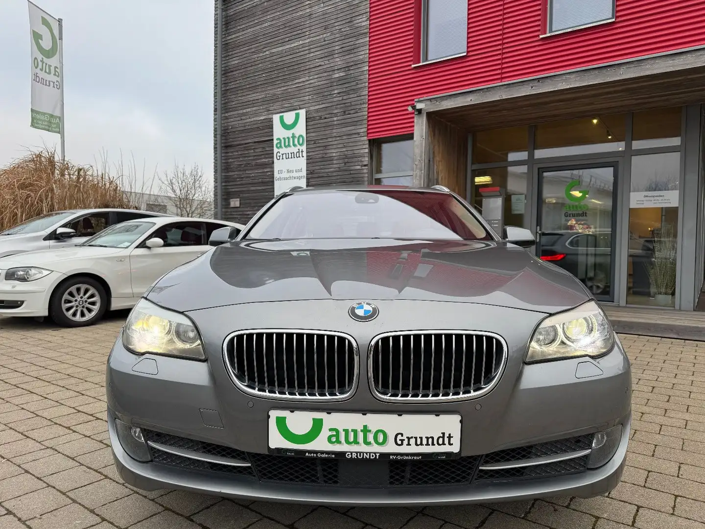 BMW 525 5 Touring 525d Panorama Grau - 2
