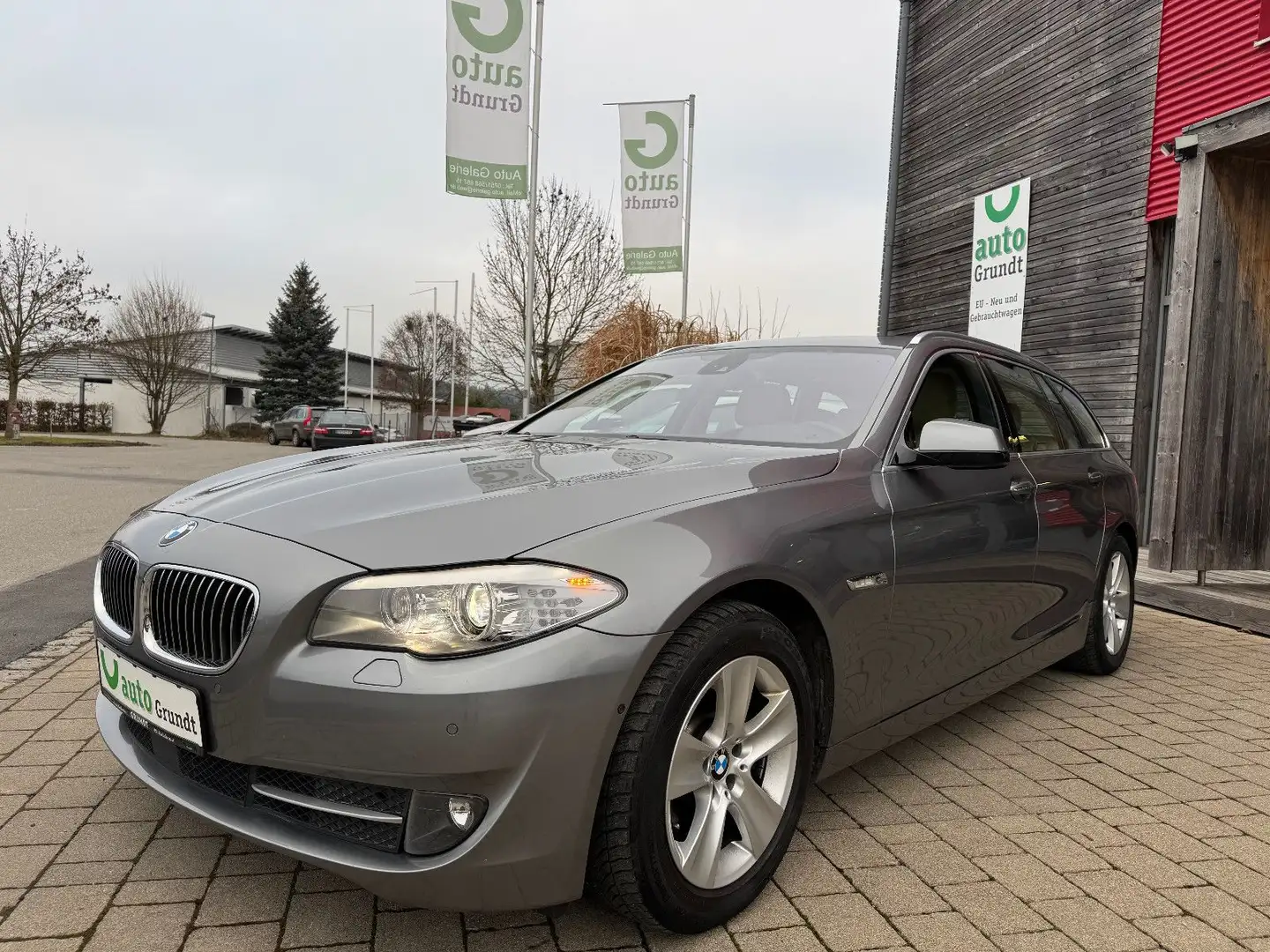 BMW 525 5 Touring 525d Panorama Grau - 1