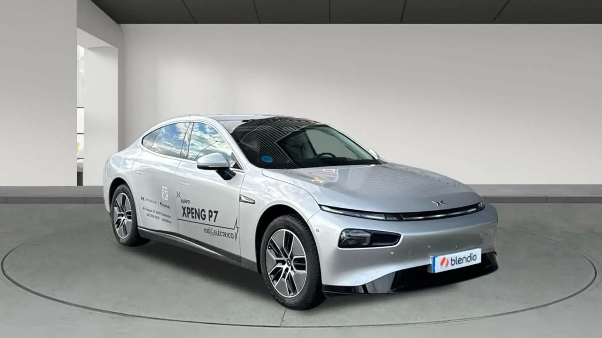 Xpeng P7 Long Range RWD 203kW Silber - 2