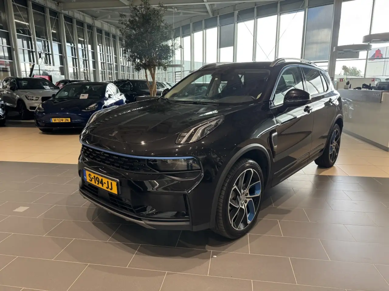 Lynk & Co 01