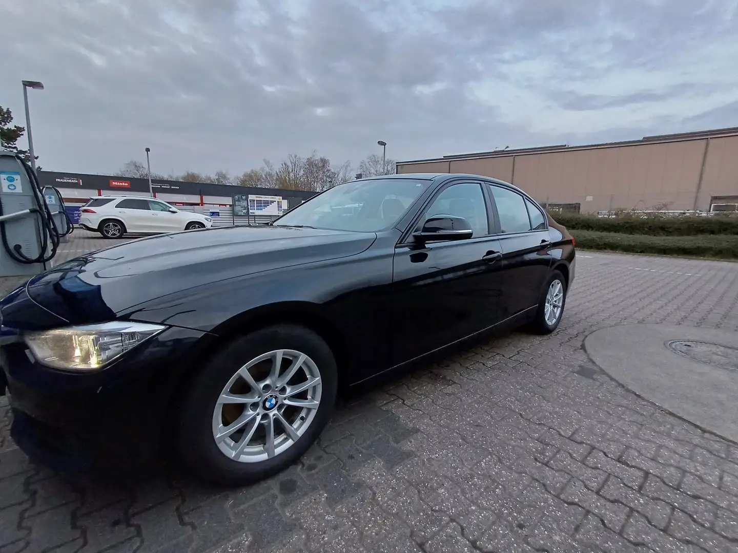 BMW 318 318d Schwarz - 2