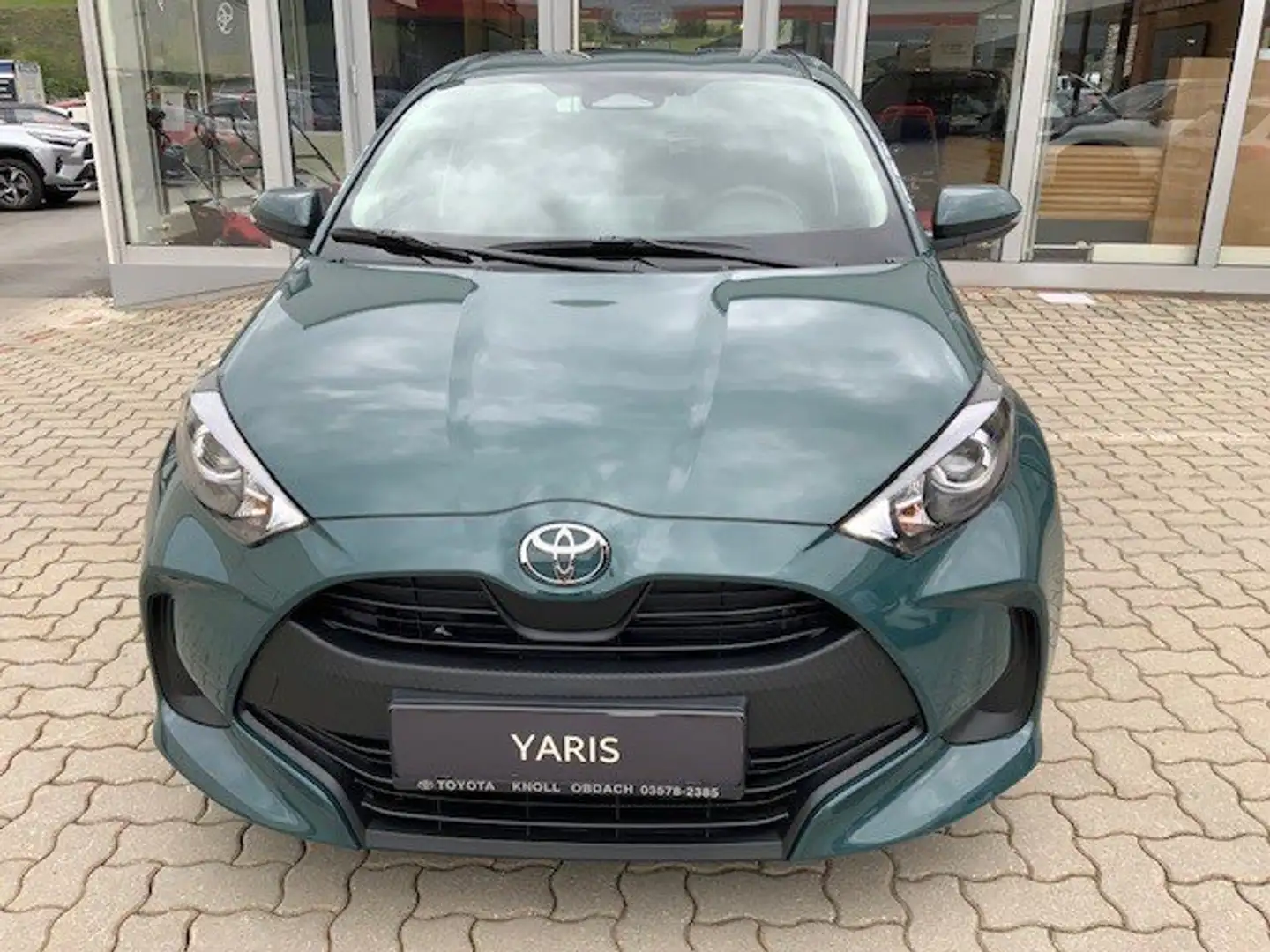 Toyota Yaris 1,5 Hybrid Active Grün - 2