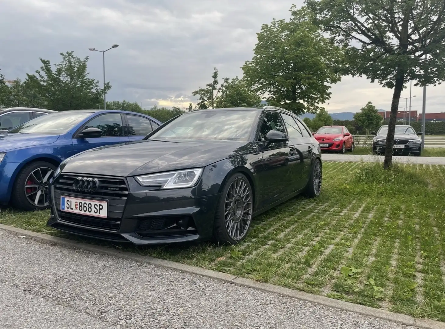 Audi A4 Avant 2,0 TDI quattro Design S-tronic Grau - 1