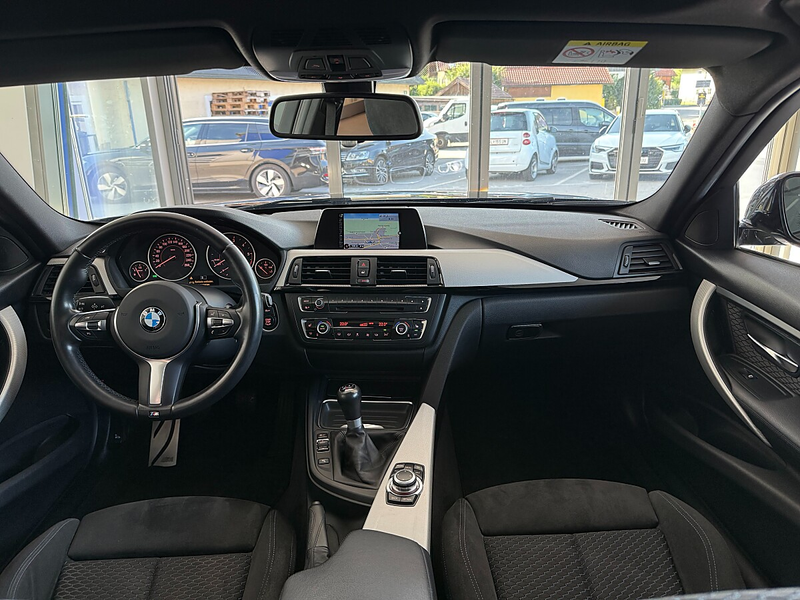 BMW 318 d xDrive M Sport — photo 11
