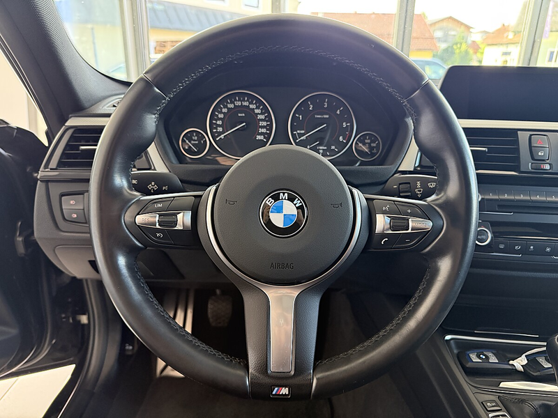 BMW 318 d xDrive M Sport — photo 10