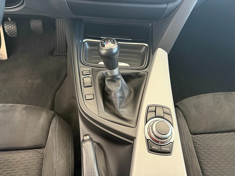 BMW 318 d xDrive M Sport — photo 13