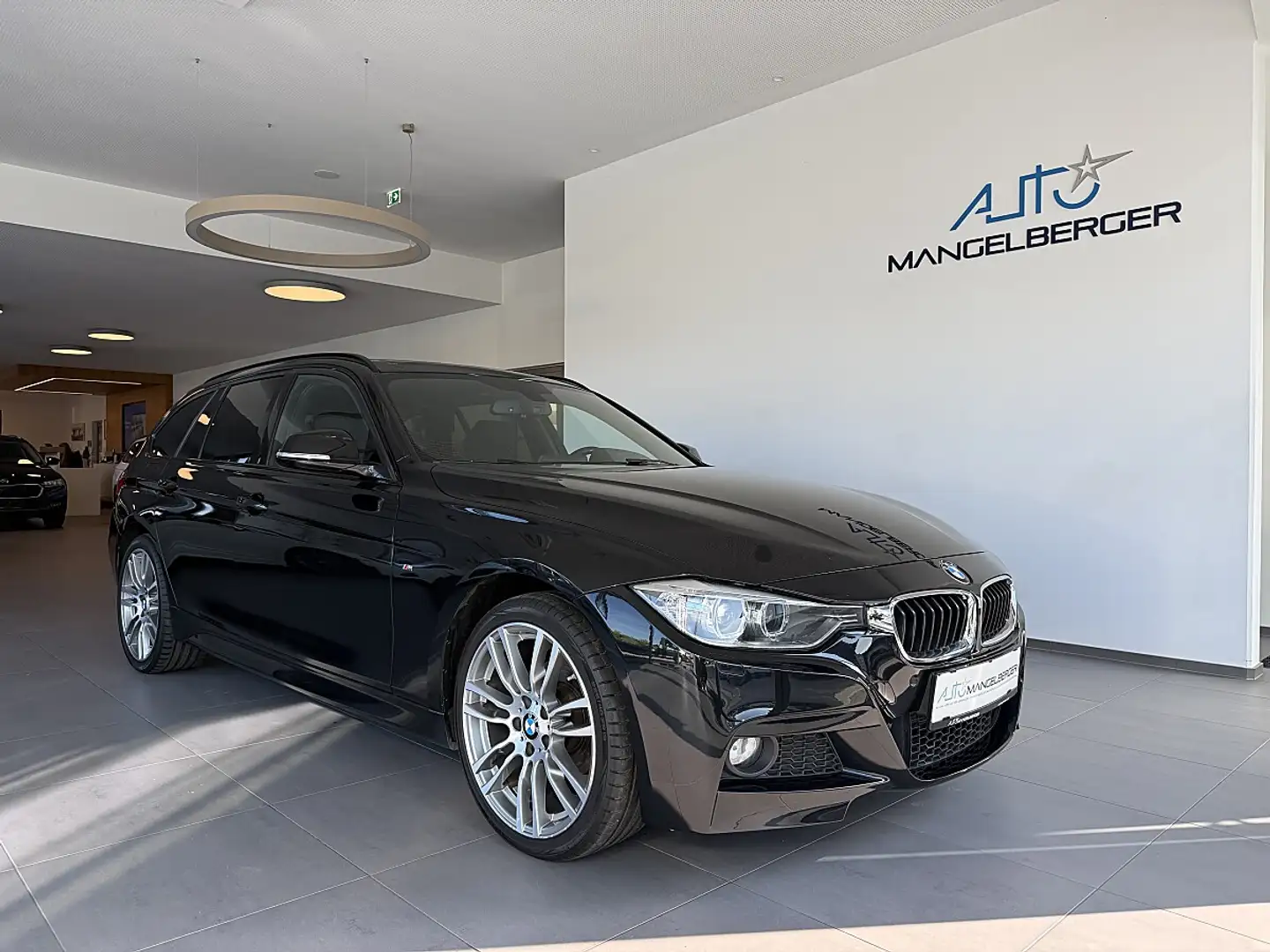 BMW 318 d xDrive M Sport Schwarz - 1