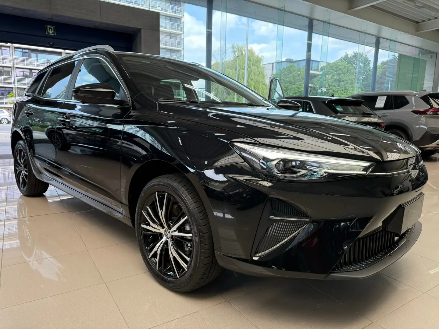 MG MG5 61 kWh LUXURY+LEDER/360° CAMERA/EL.ZETEL-NIEUW Zwart - 2
