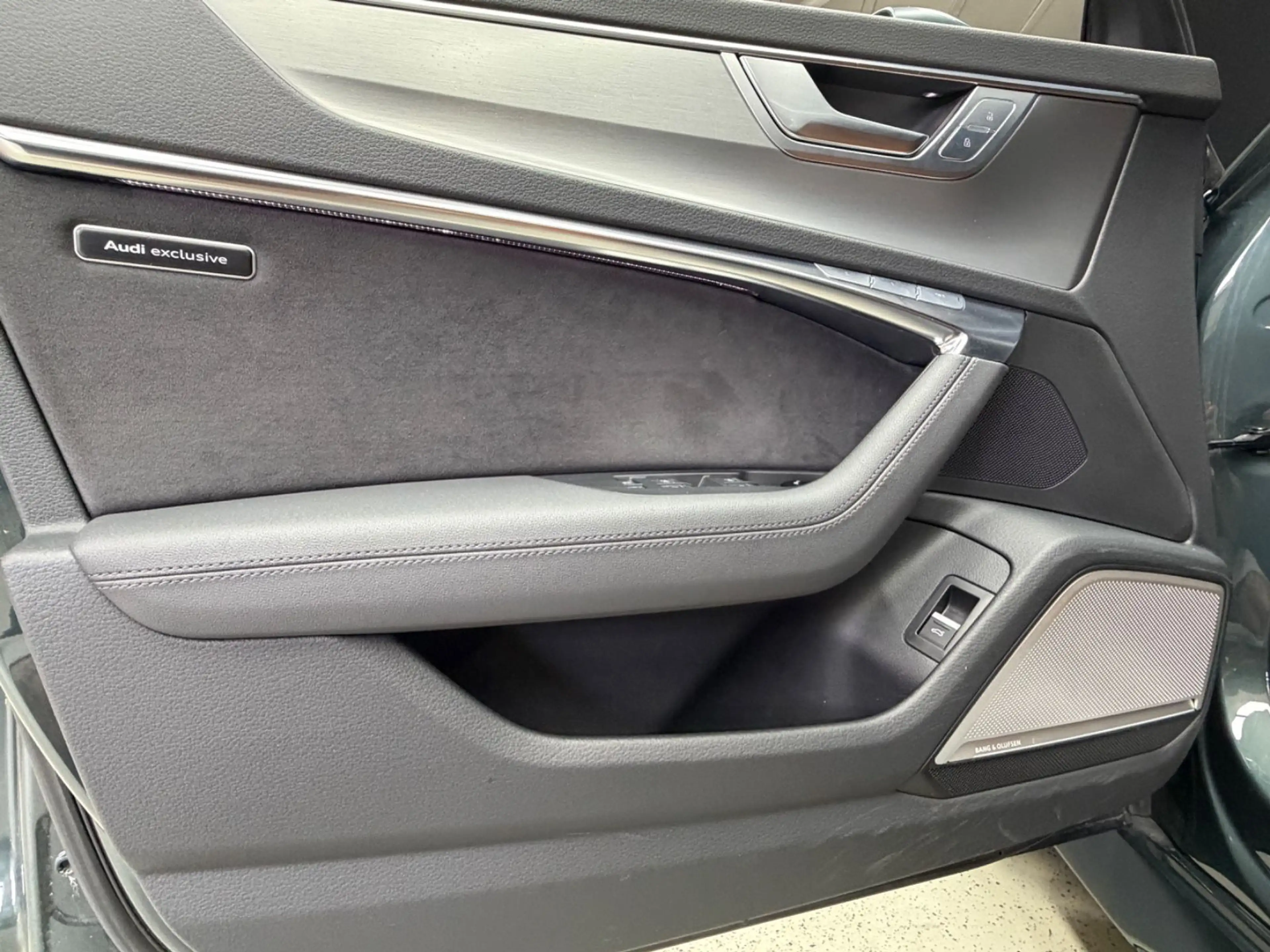 Audi RS6 Individuell Lack & Leder Audi Exclusive*22" — photo 19