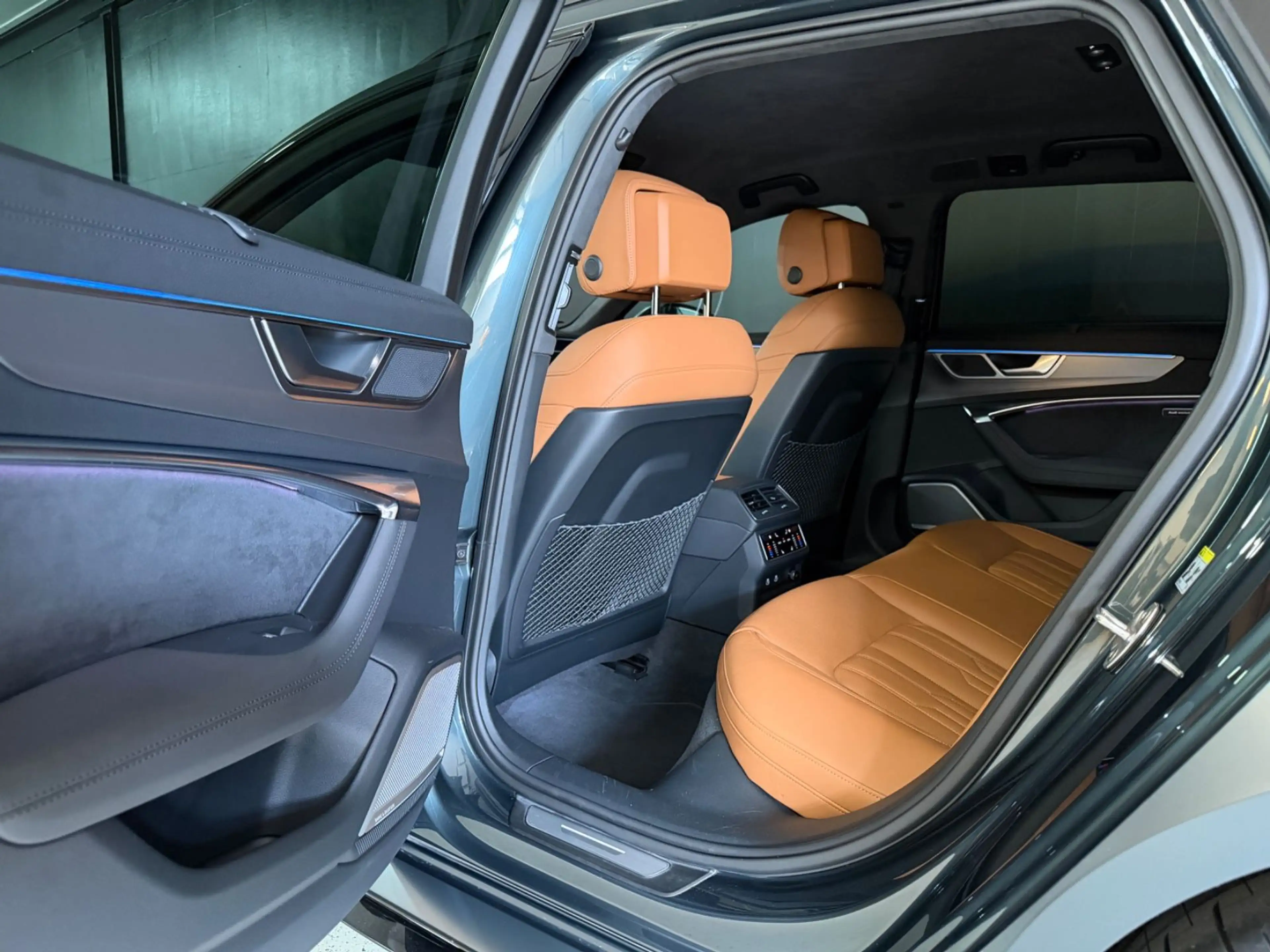 Audi RS6 Individuell Lack & Leder Audi Exclusive*22" — photo 24
