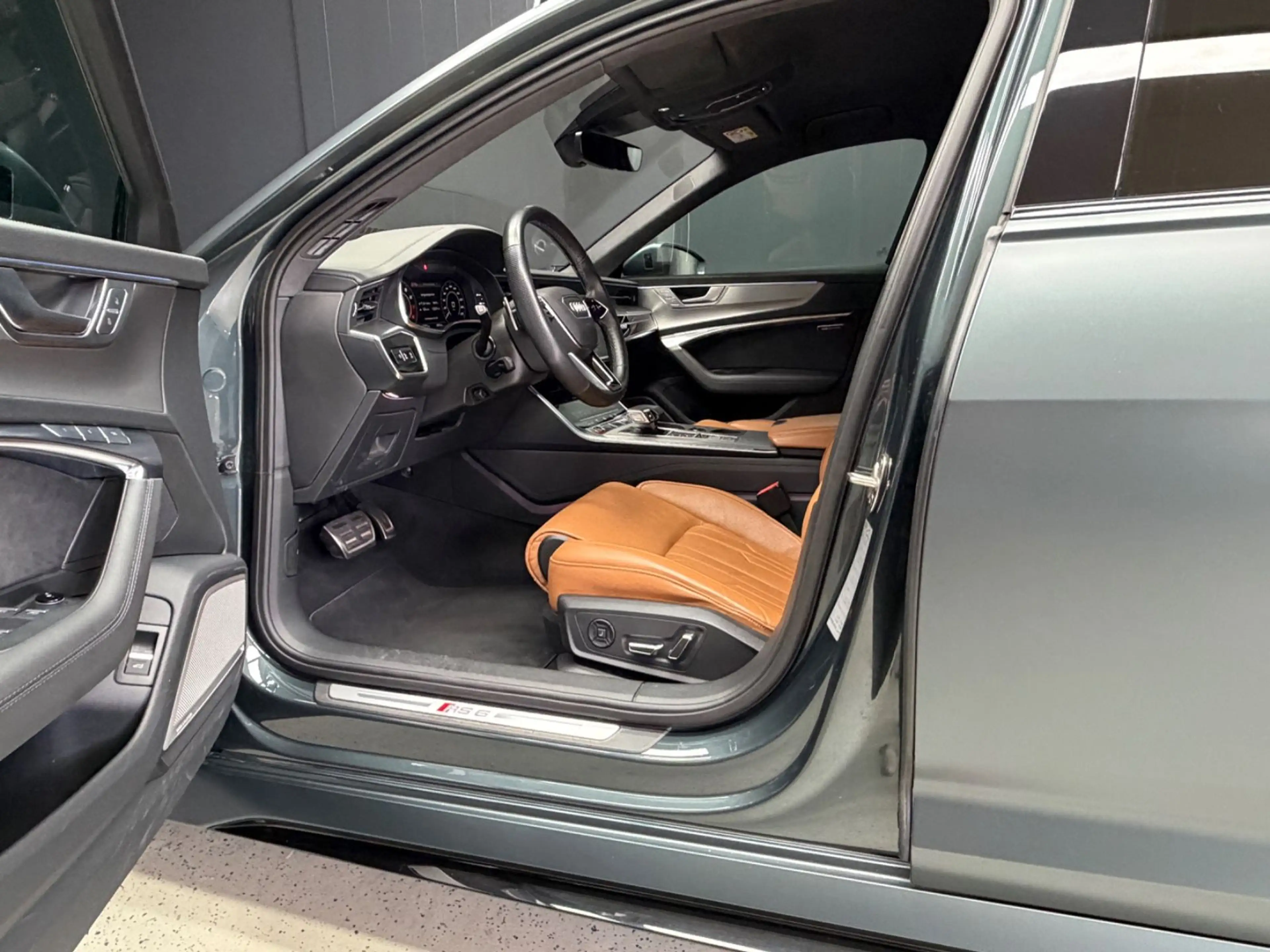 Audi RS6 Individuell Lack & Leder Audi Exclusive*22" — photo 15