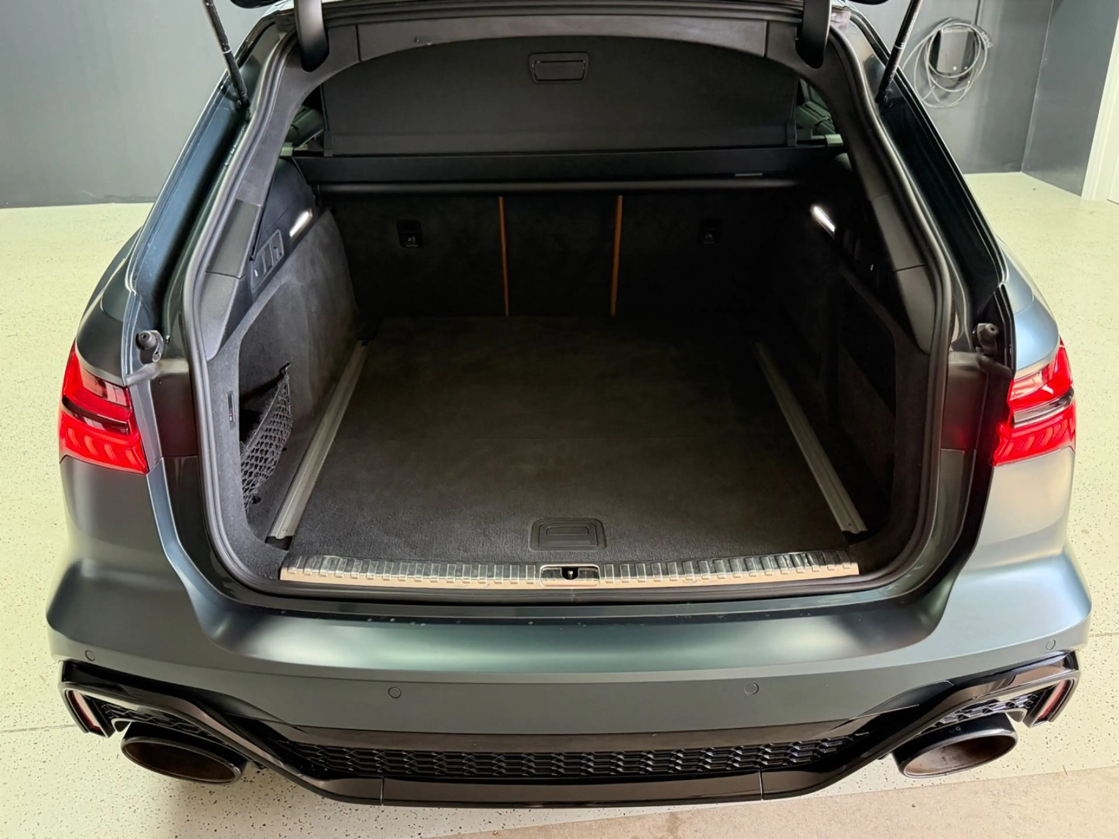 Audi RS6 Individuell Lack & Leder Audi Exclusive*22" — photo 10