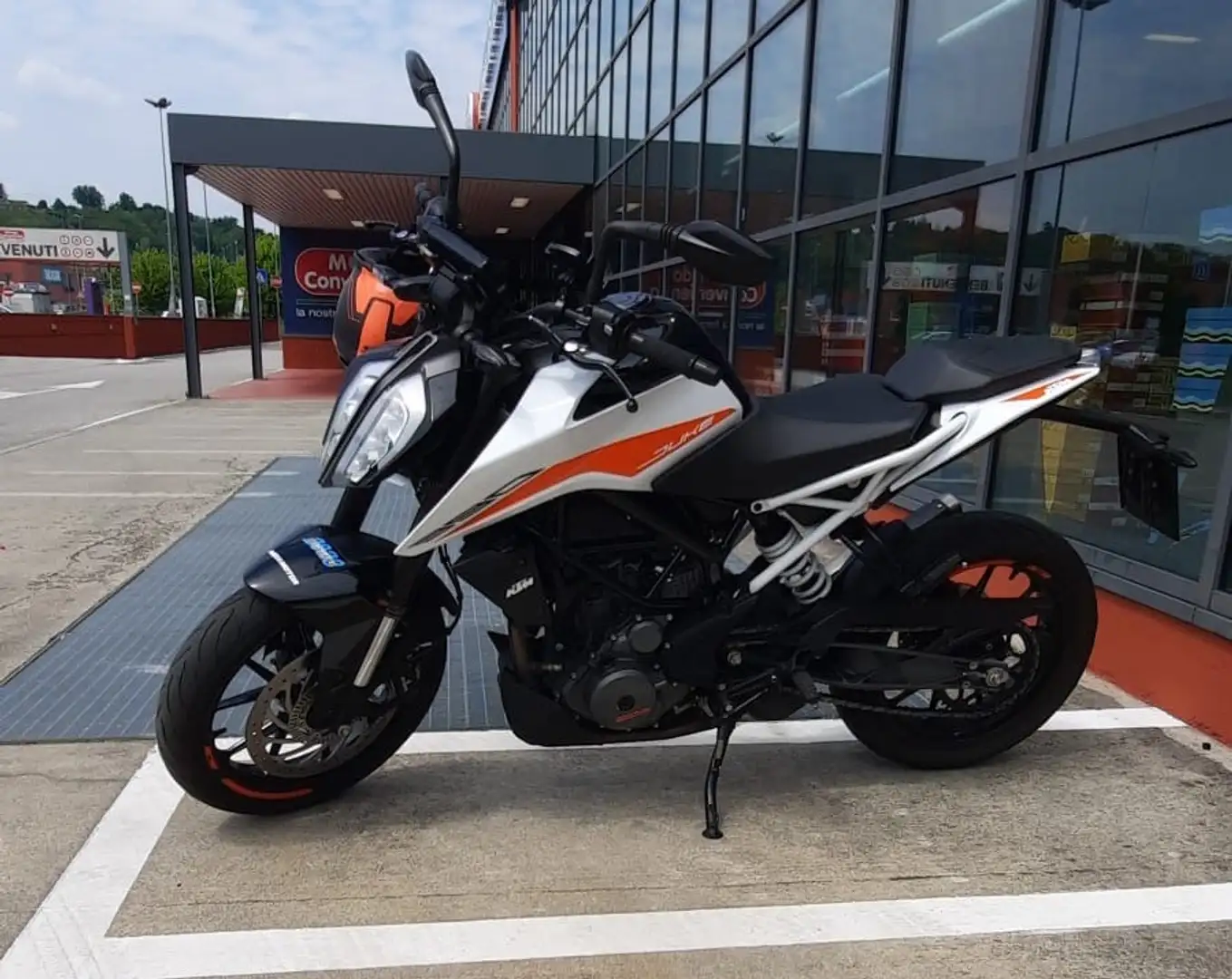 KTM 390 Duke Bianco - 1