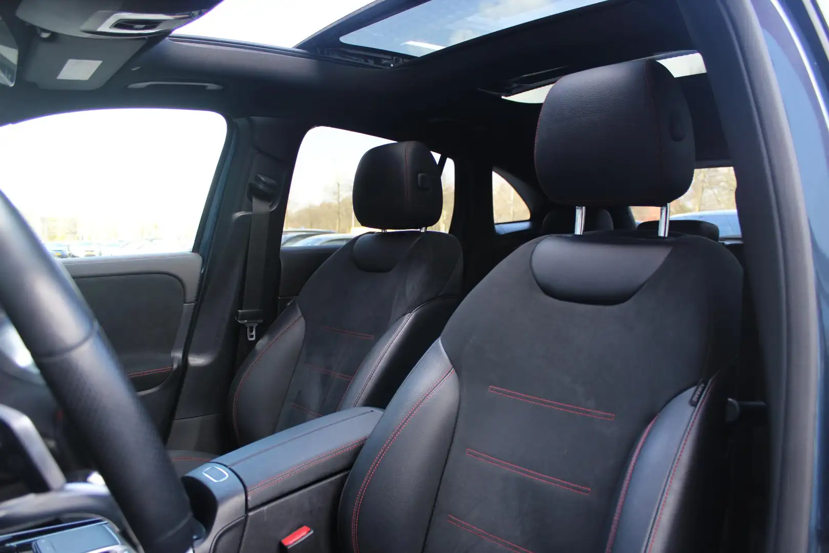 Mercedes-Benz GLA 250 e AMG LINE | SFEER VERLICHTING | PANORAMISCH SCHUI Blauw - 2
