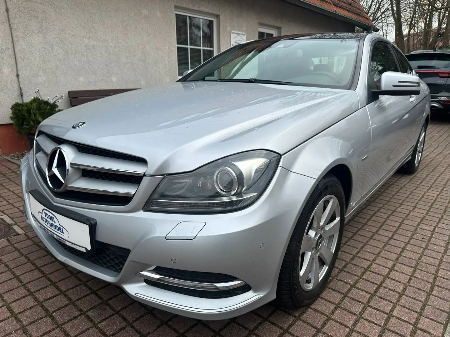 Mercedes-Benz C 180 Coupe*PANO*ILS*SITZHZG* Argent - 1