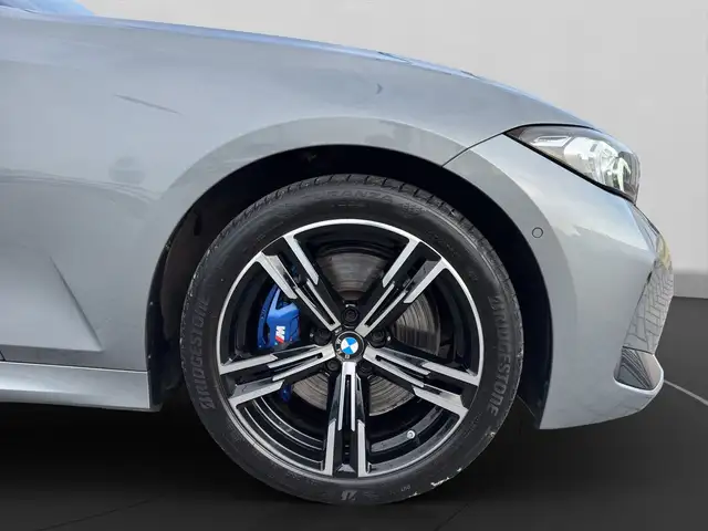 BMW 3 Series view 14