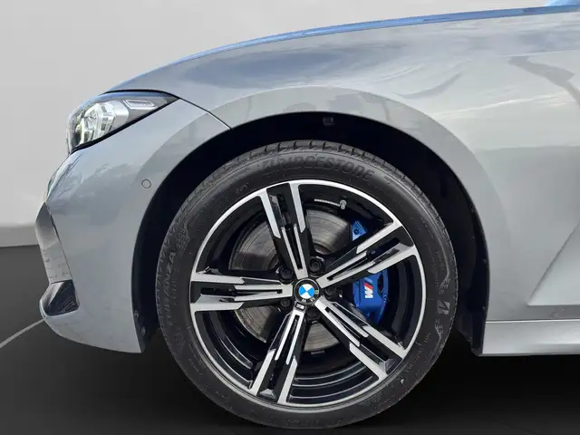 BMW 3 Series view 11