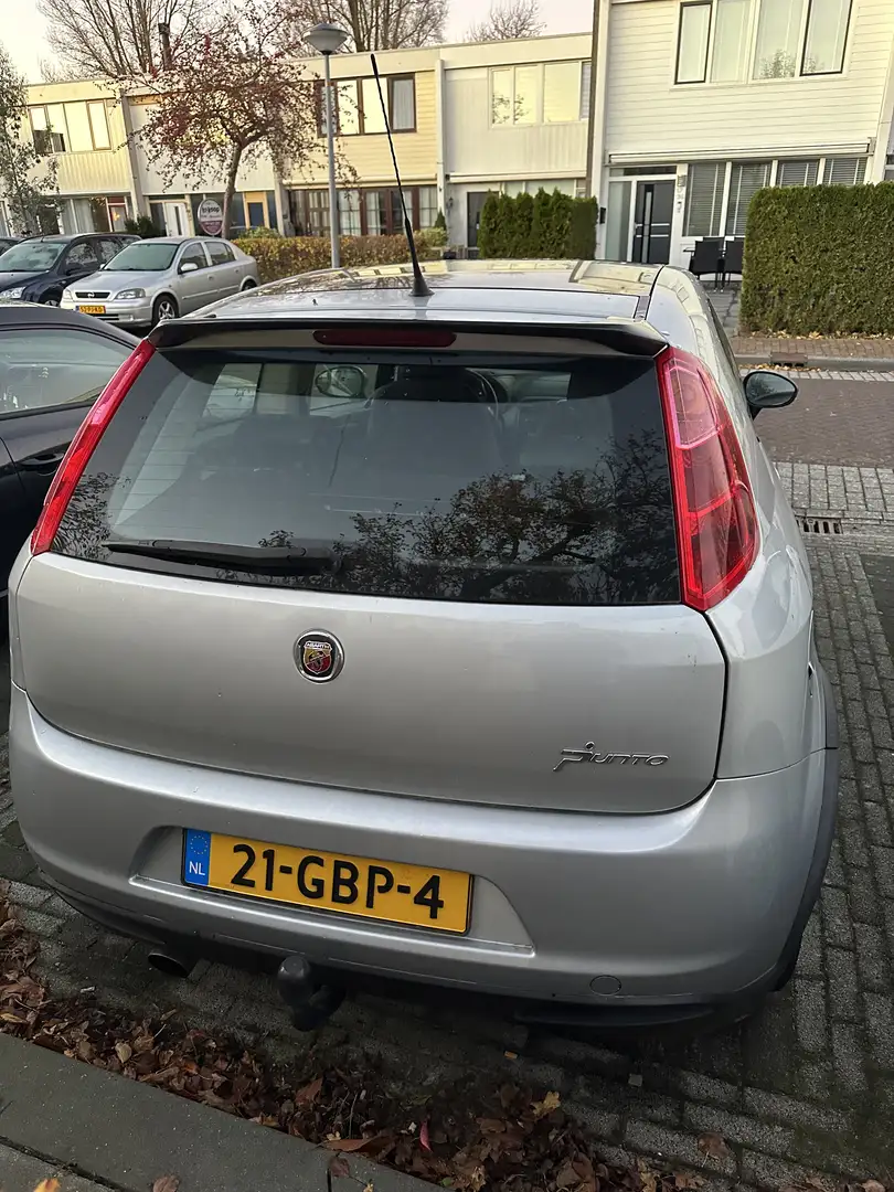 Fiat Punto 1.4 Dynamic Grijs - 1