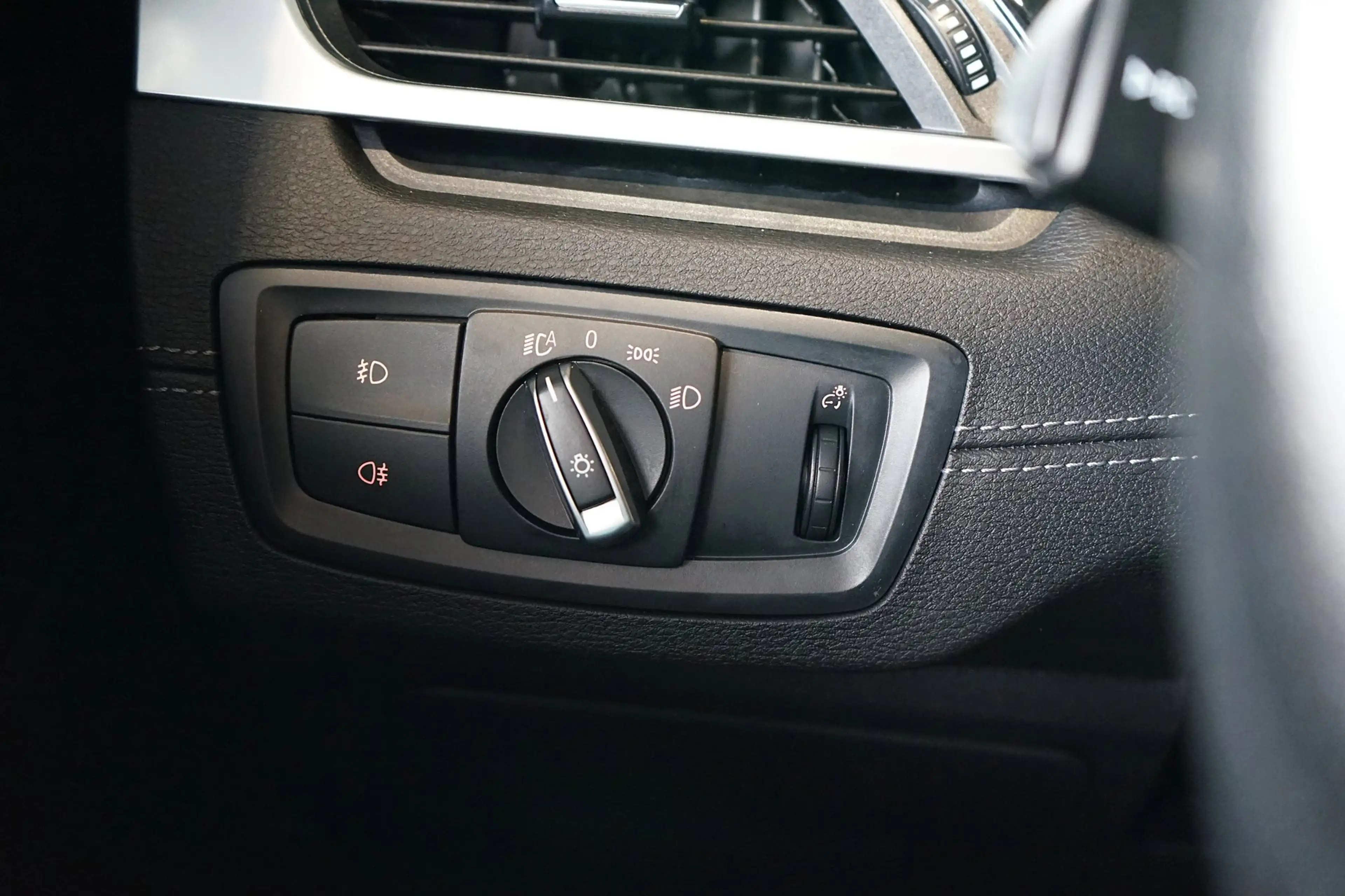 BMW X2 SDrive18i LEDER | AUTOMAAT | SFEERVERLICHTING — photo 14