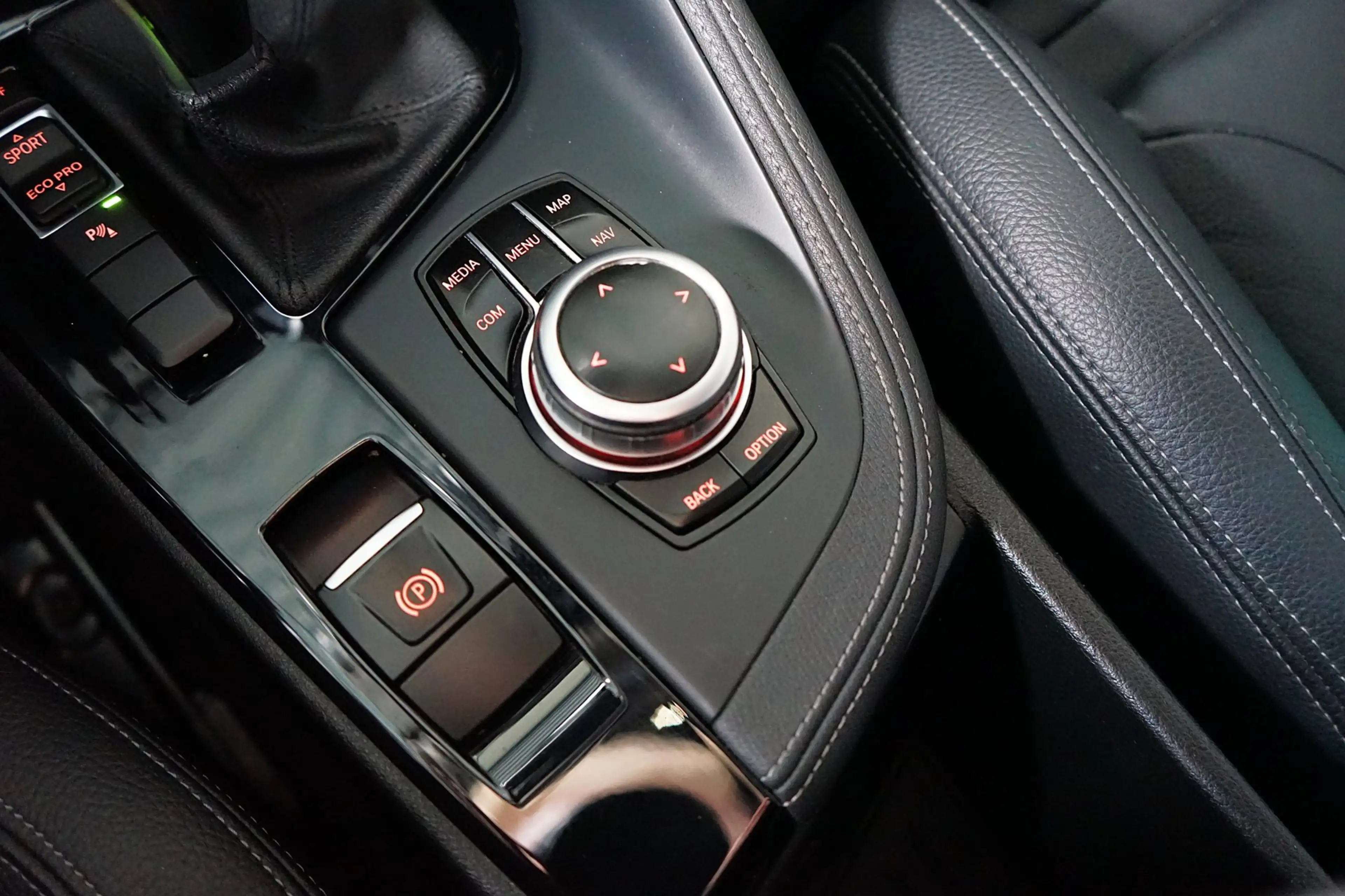 BMW X2 SDrive18i LEDER | AUTOMAAT | SFEERVERLICHTING — photo 8