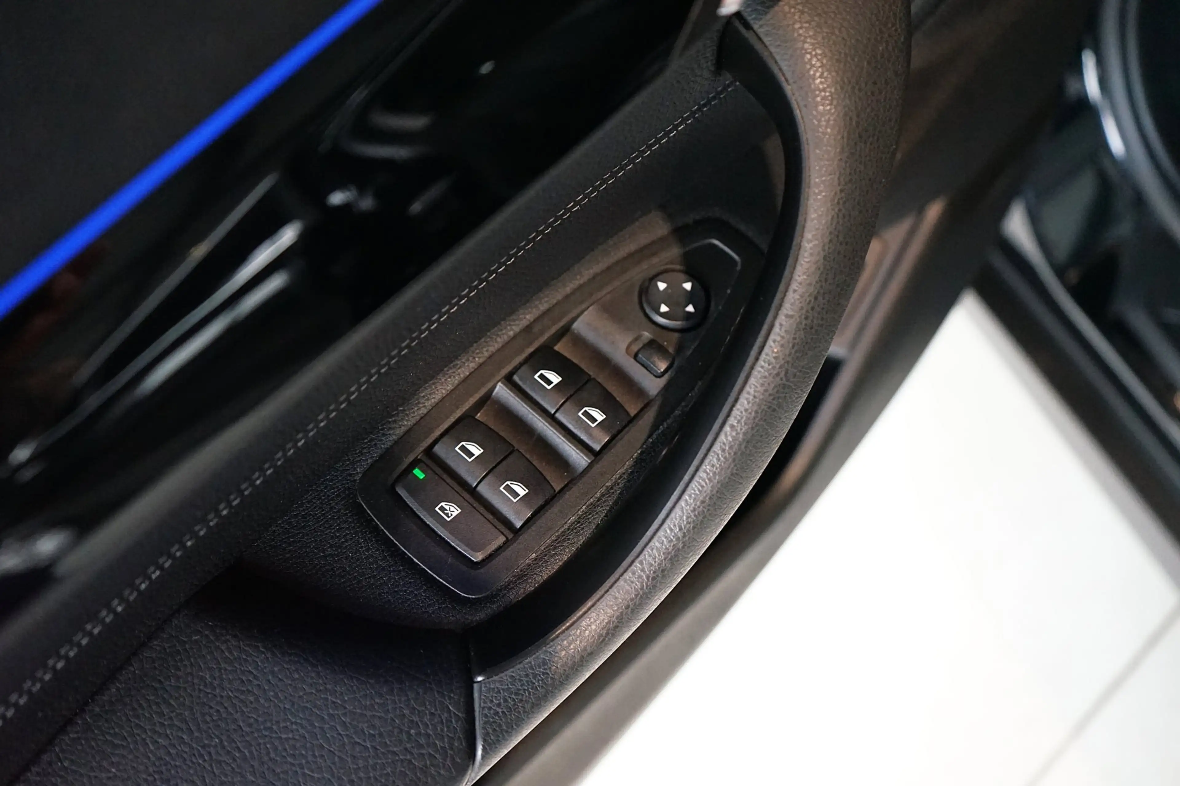 BMW X2 SDrive18i LEDER | AUTOMAAT | SFEERVERLICHTING — photo 13