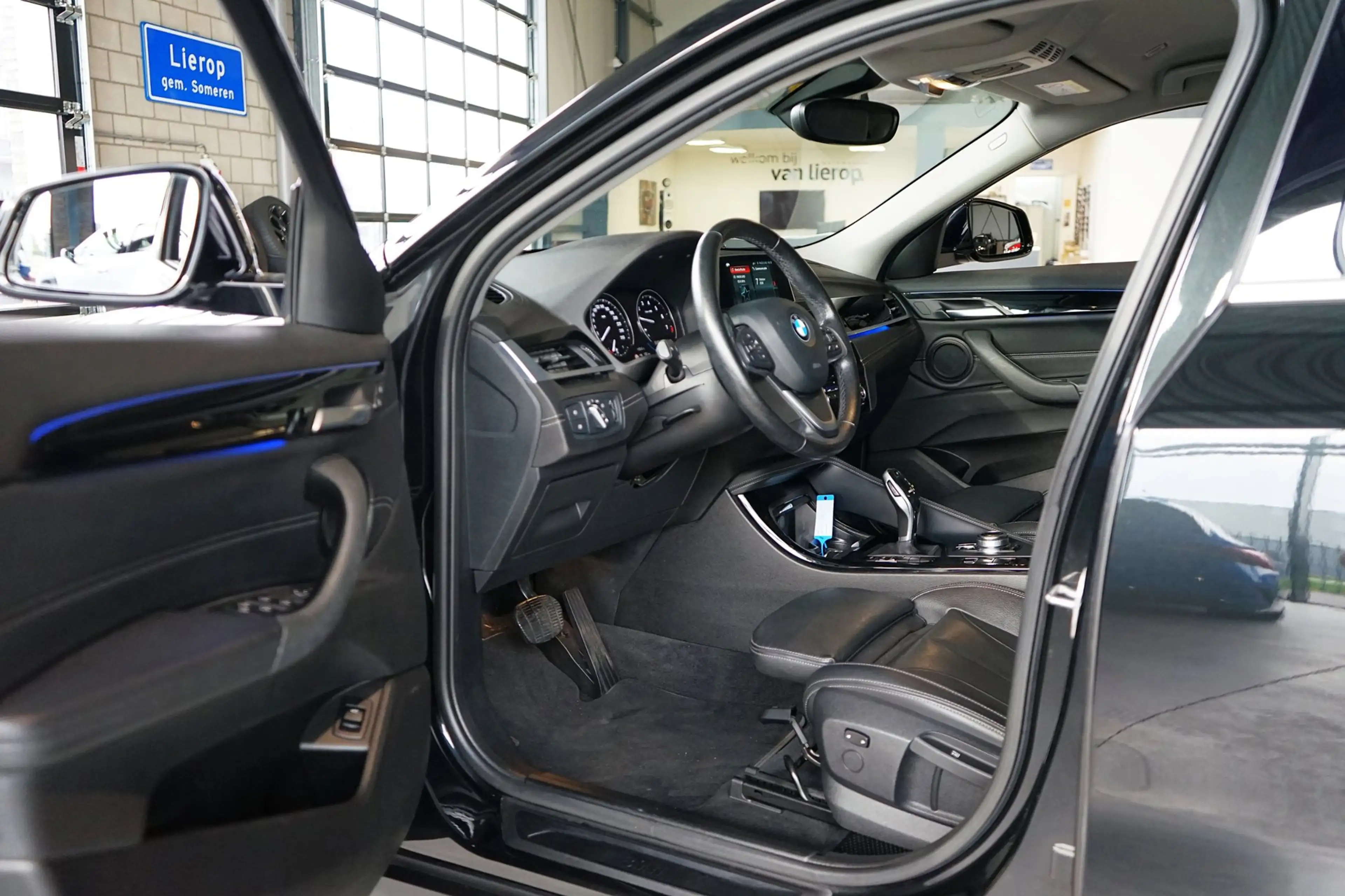 BMW X2 SDrive18i LEDER | AUTOMAAT | SFEERVERLICHTING — photo 4