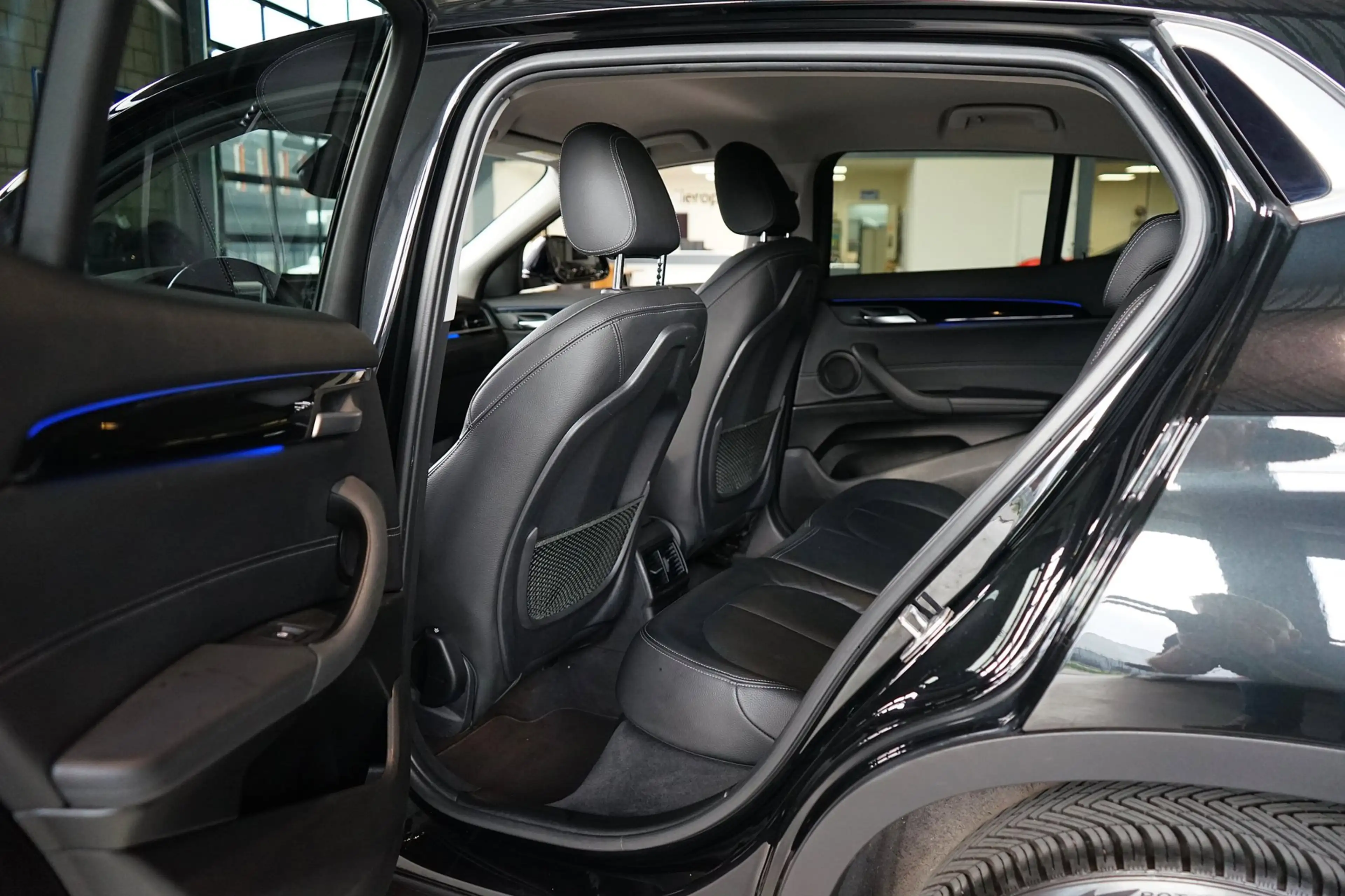 BMW X2 SDrive18i LEDER | AUTOMAAT | SFEERVERLICHTING — photo 6