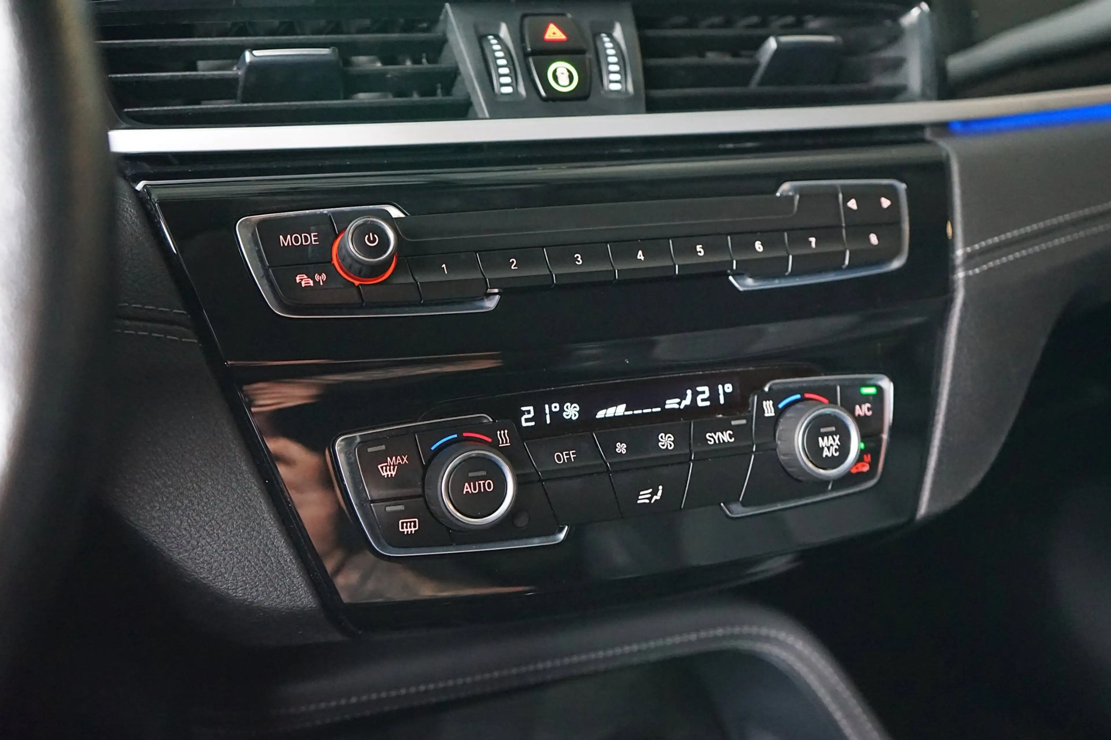 BMW X2 SDrive18i LEDER | AUTOMAAT | SFEERVERLICHTING — photo 7