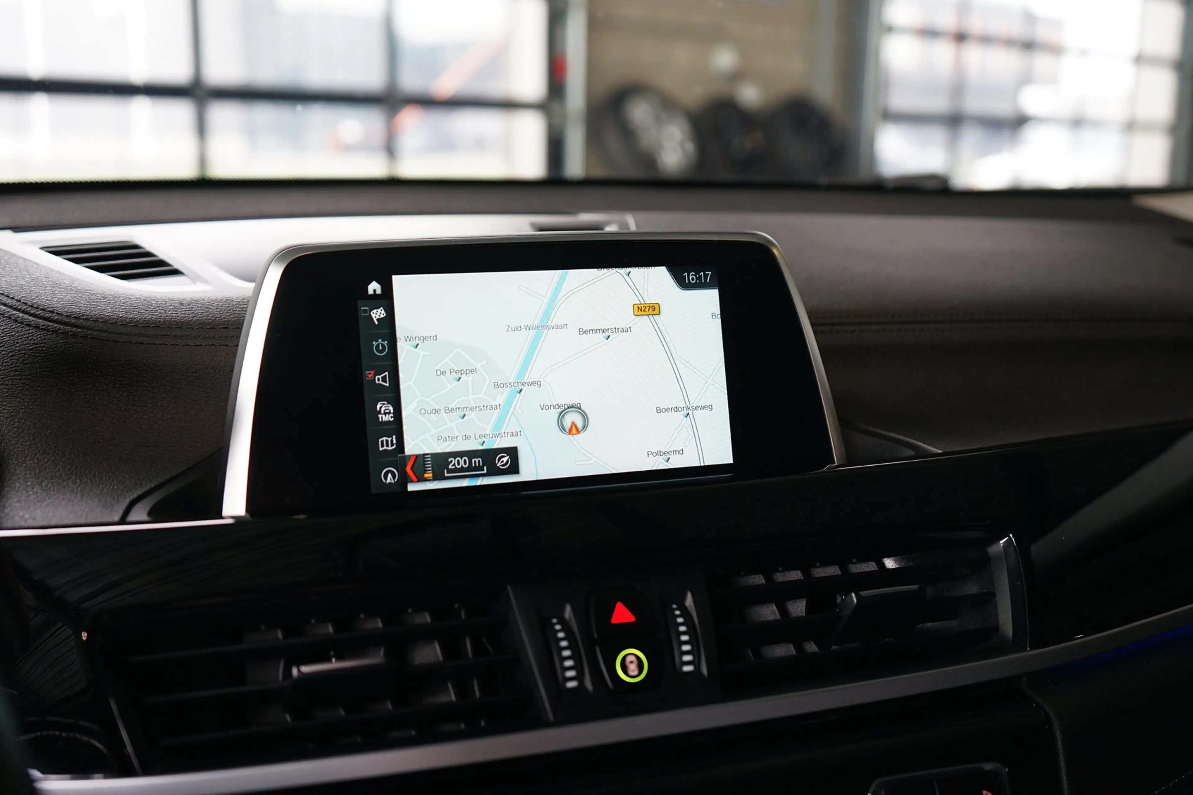 BMW X2 SDrive18i LEDER | AUTOMAAT | SFEERVERLICHTING — photo 11