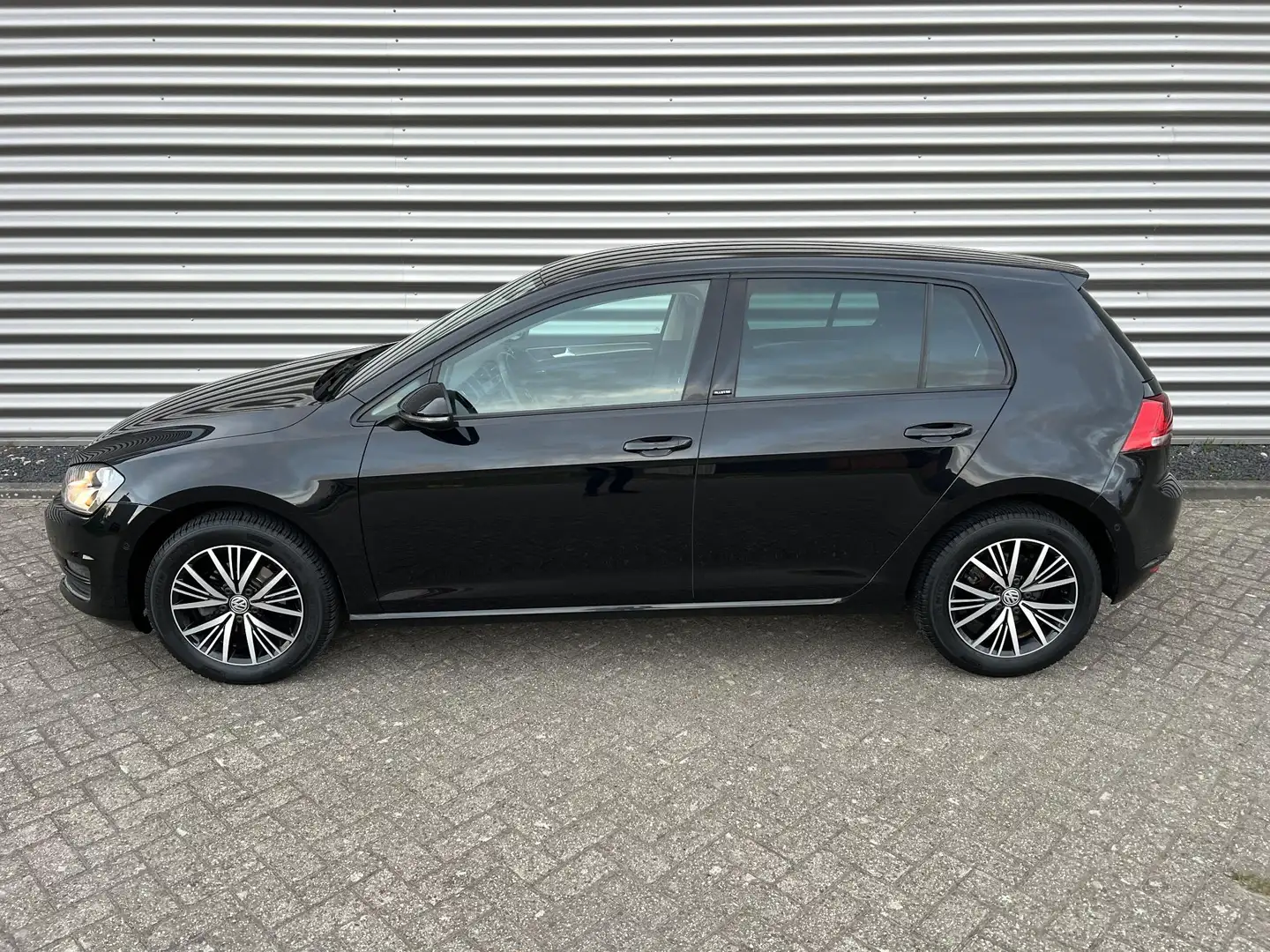 Volkswagen Golf 1.2 TSI Allstar Trekhaak ACC Zwart - 2