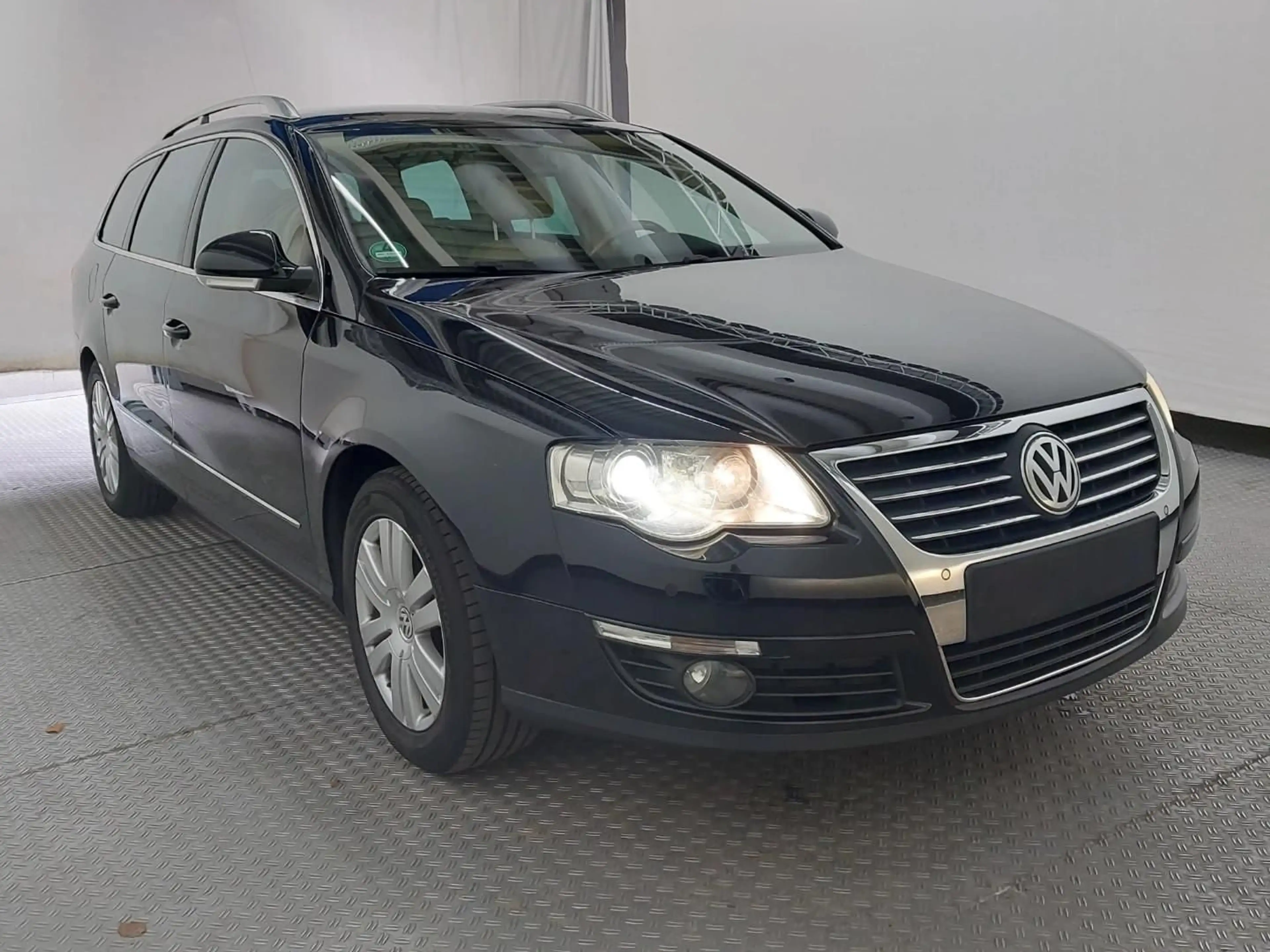 Volkswagen Passat Variant 2,0 TDI DSG Highline Standheizung — photo 3