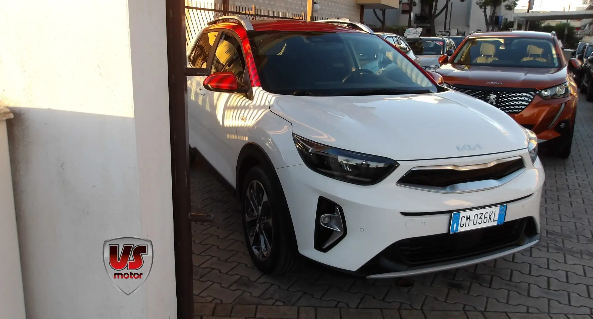 Kia Stonic 1.0 T-GDI GPL STYLE Blanc - 1