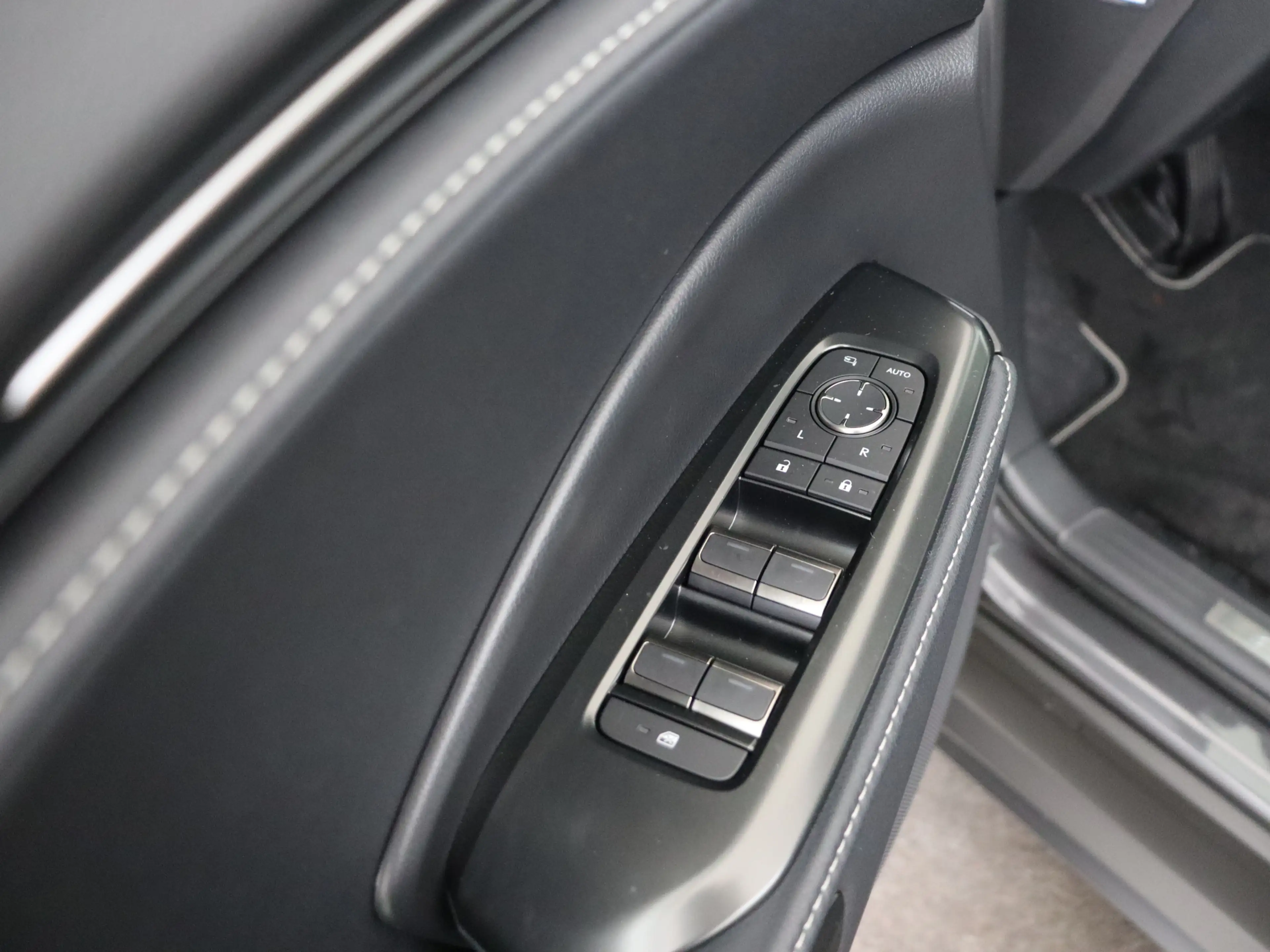 Lexus LBX Relax 2WD Advanced Pack | HUD | 360 Camera — photo 9