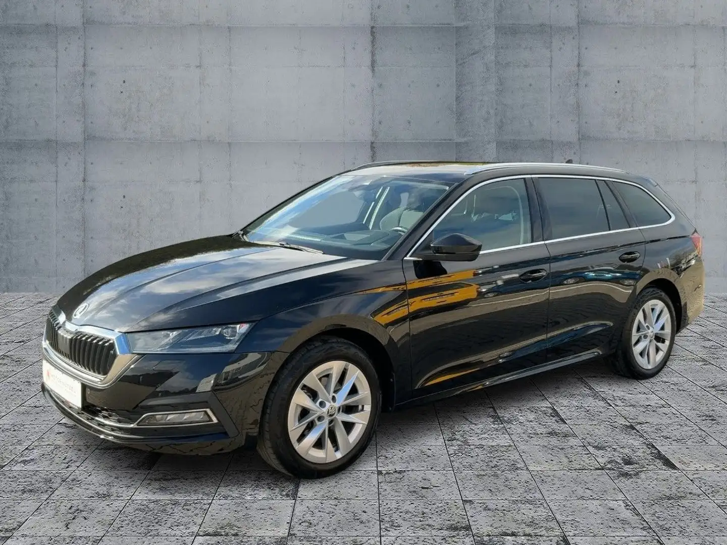 Skoda Octavia Combi 2.0 TDI DSG STYLE MATRIX+NAVI+AHK Zwart - 2