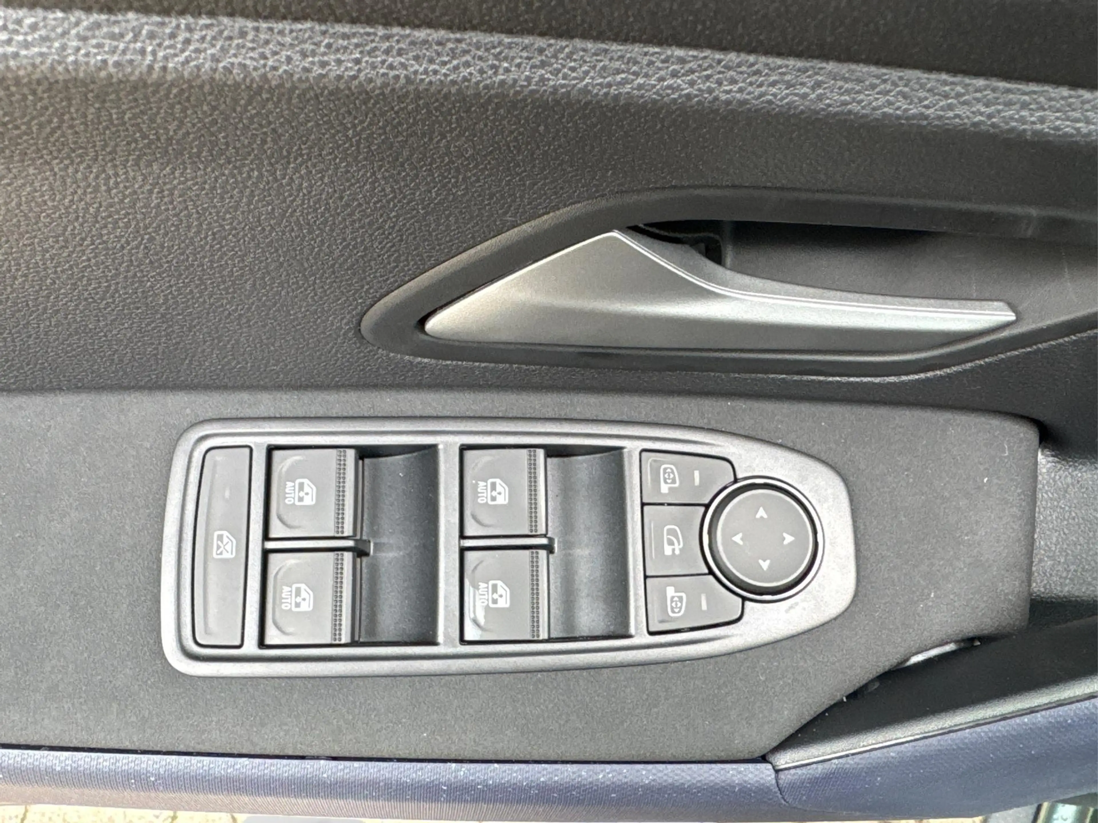 Dacia Bigster Expression SHZ+KLIMA+PDC+KAMERA+LED+17" ALU Hyb... — photo 15