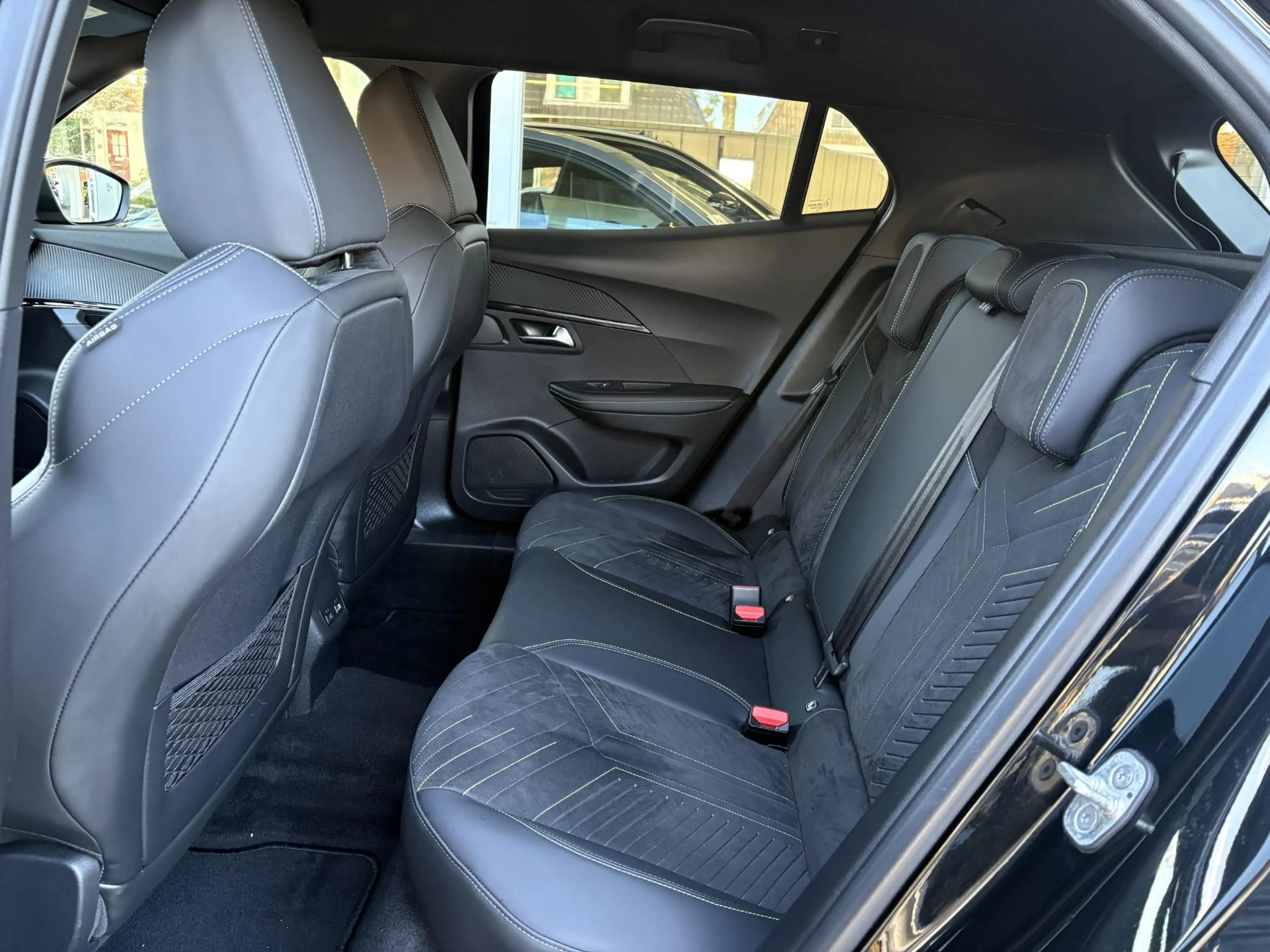 Peugeot 2008 1.2T 130pk Automaat 130 GT | Stoelmassage | 360gr — photo 11