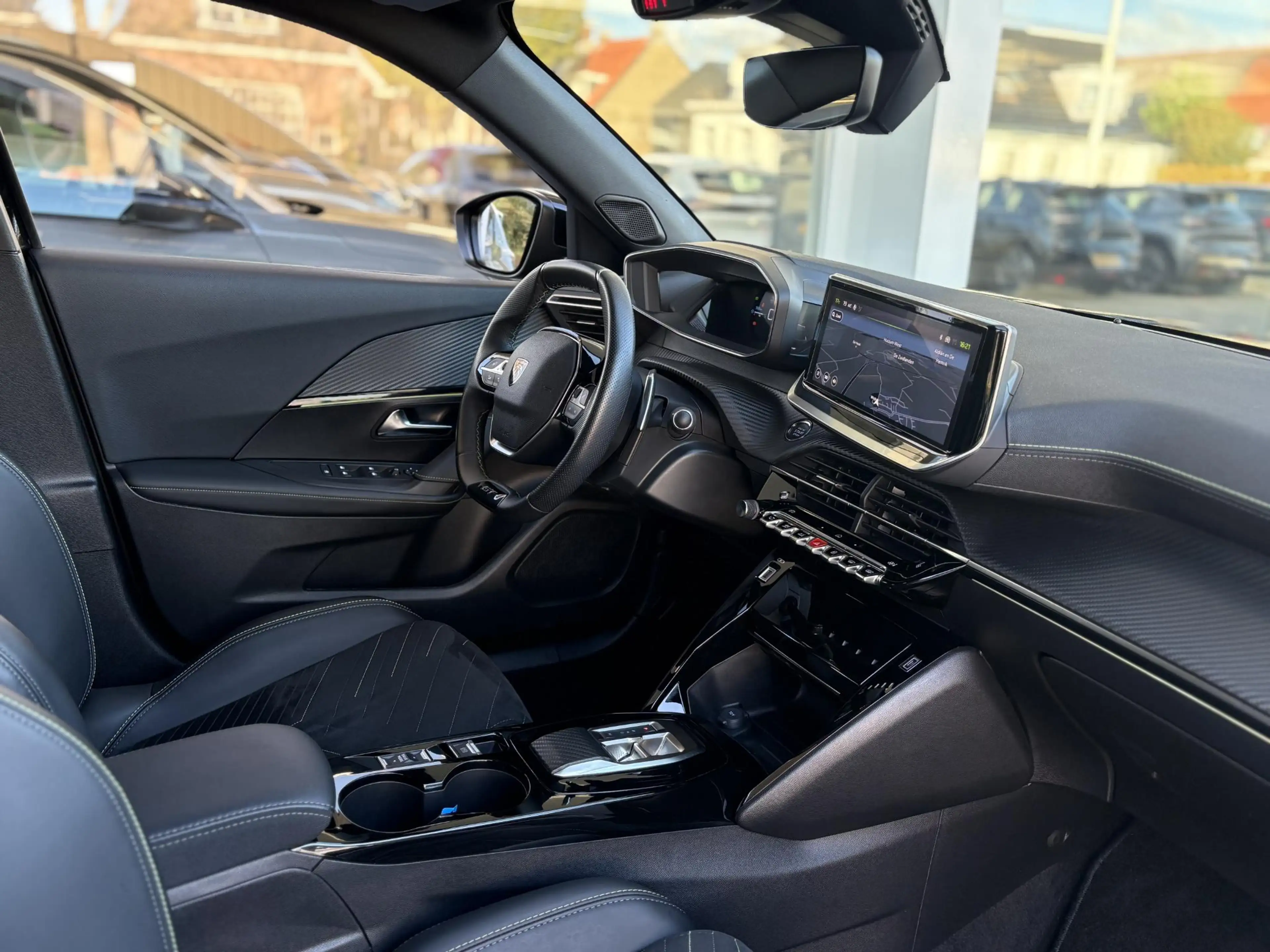 Peugeot 2008 1.2T 130pk Automaat 130 GT | Stoelmassage | 360gr — photo 12