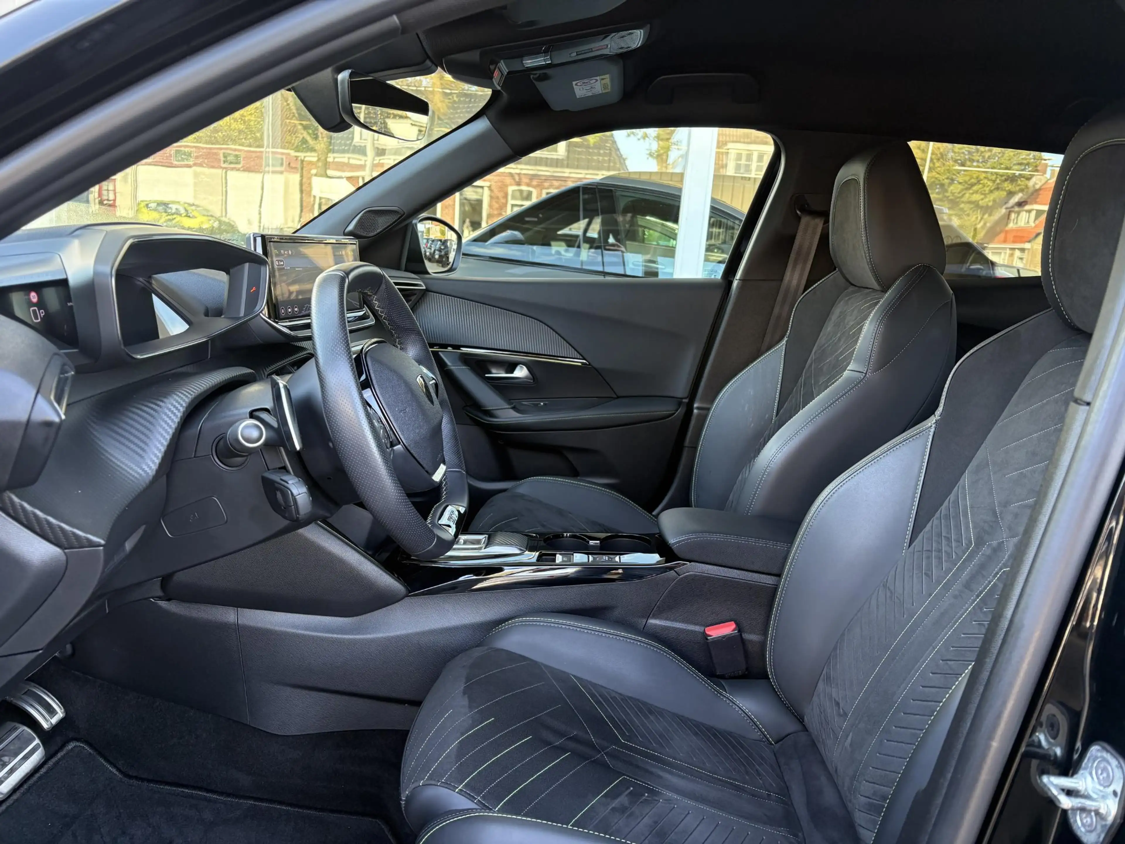 Peugeot 2008 1.2T 130pk Automaat 130 GT | Stoelmassage | 360gr — photo 10