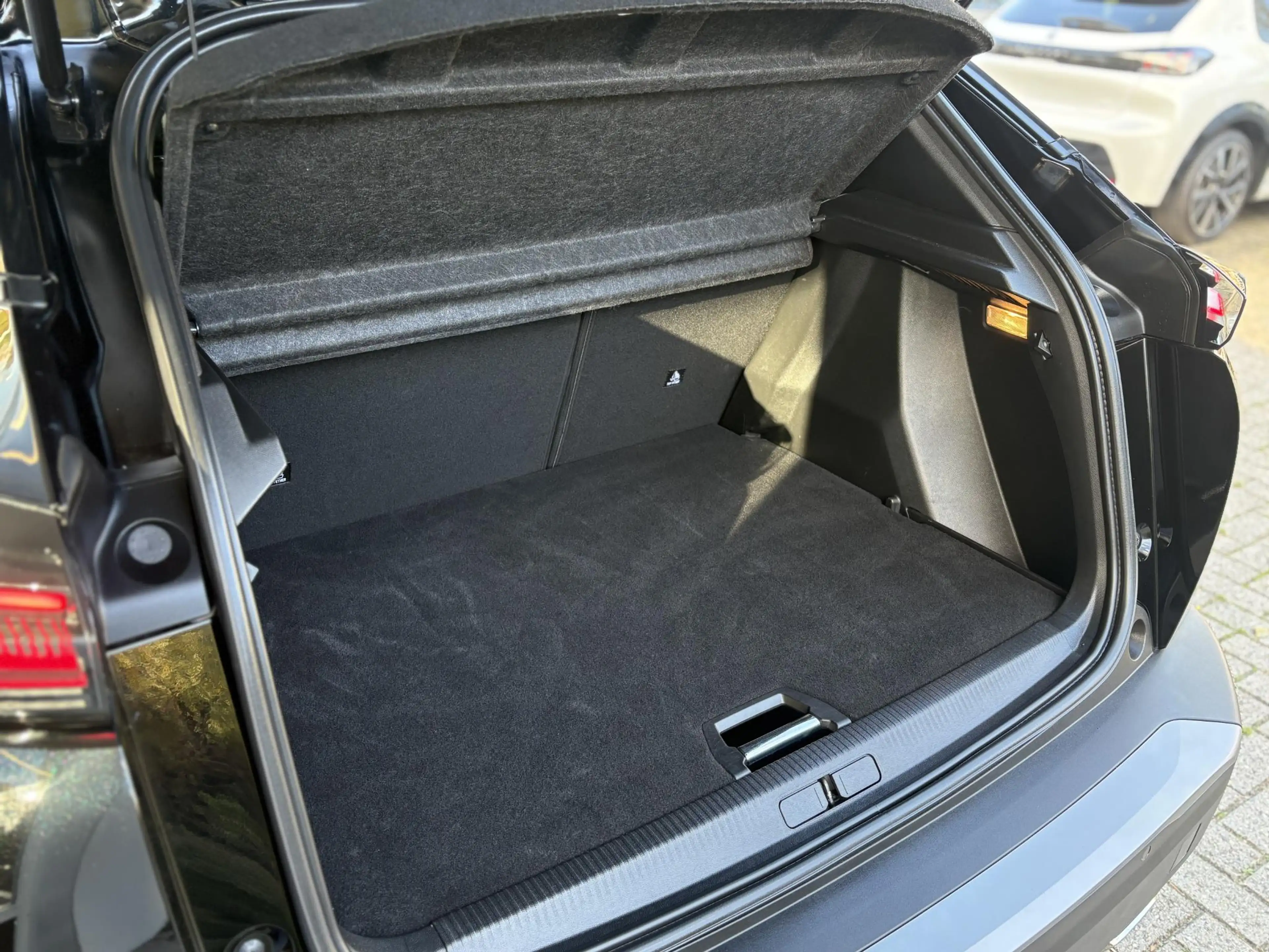 Peugeot 2008 1.2T 130pk Automaat 130 GT | Stoelmassage | 360gr — photo 13