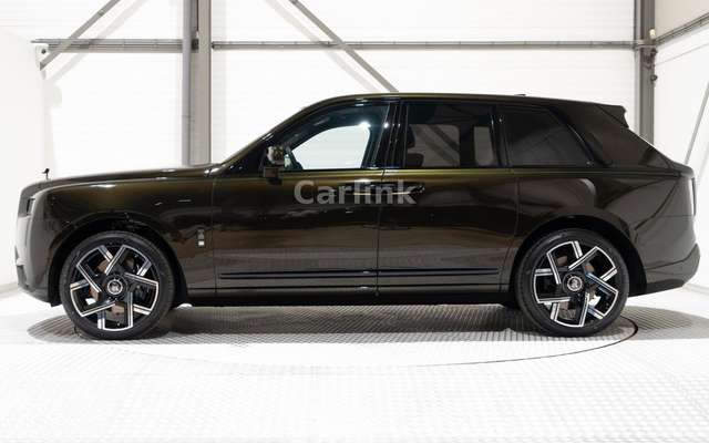 Rolls-Royce Cullinan Series II BLACK BADGE - OLIVIN GREEN -