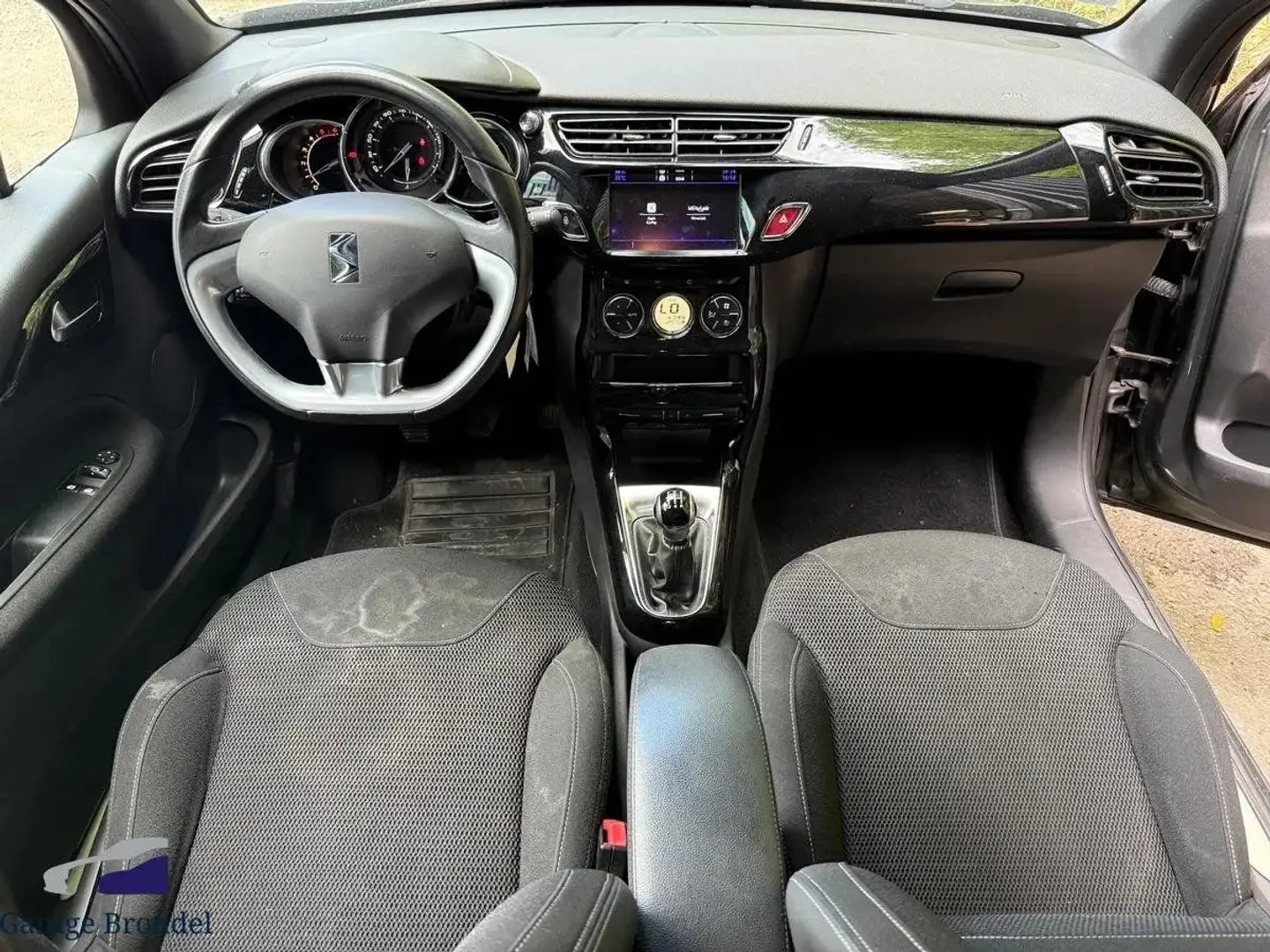 Citroen DS 3 1.6 HDi 100cv So Chic 2e main CarPlay / Distrib Grijs - 2