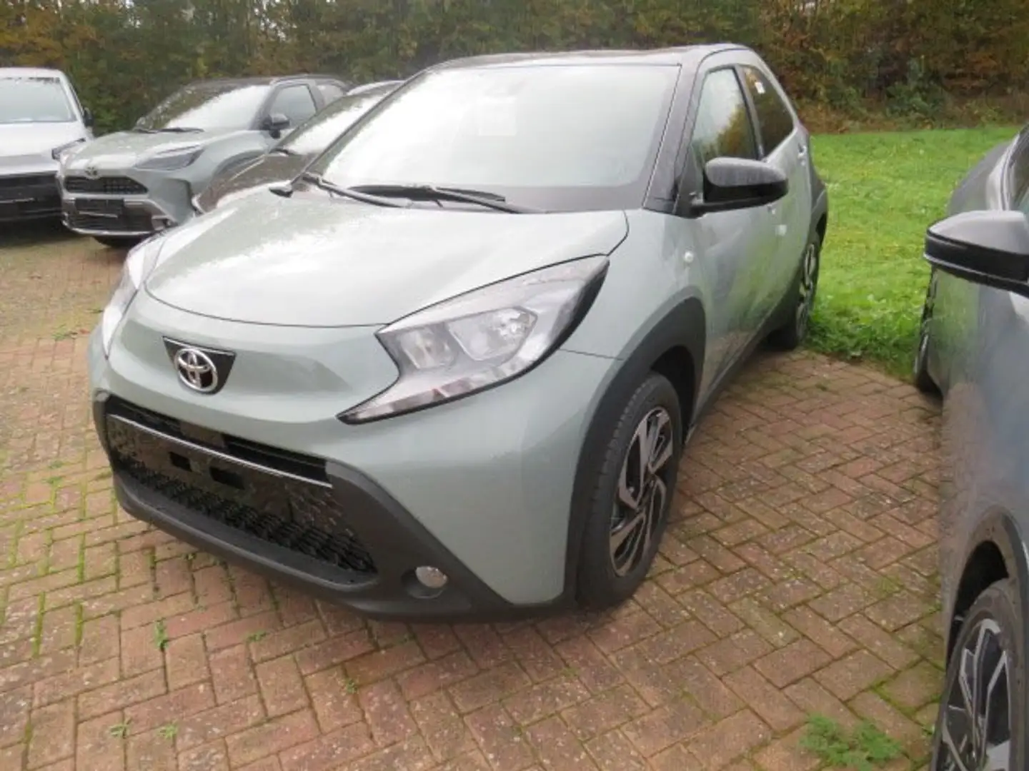 Toyota Corolla Hybrid FWD Team Deutschland Beige - 2