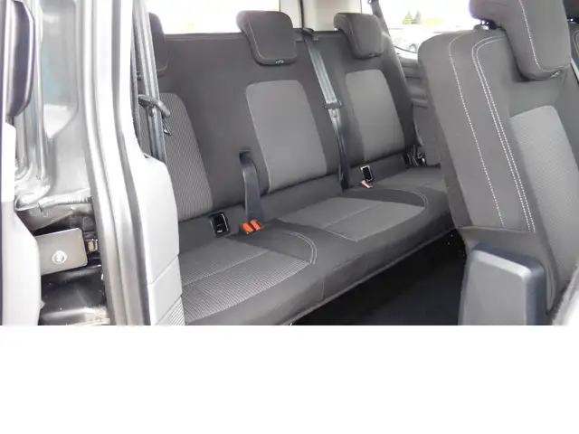Volkswagen Caravelle view 7