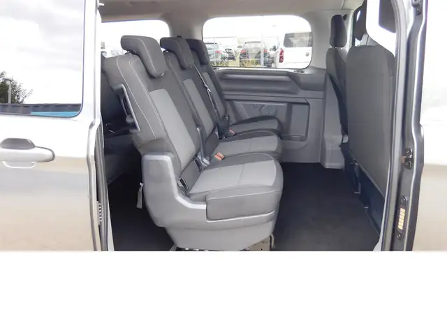 Volkswagen Caravelle view 8