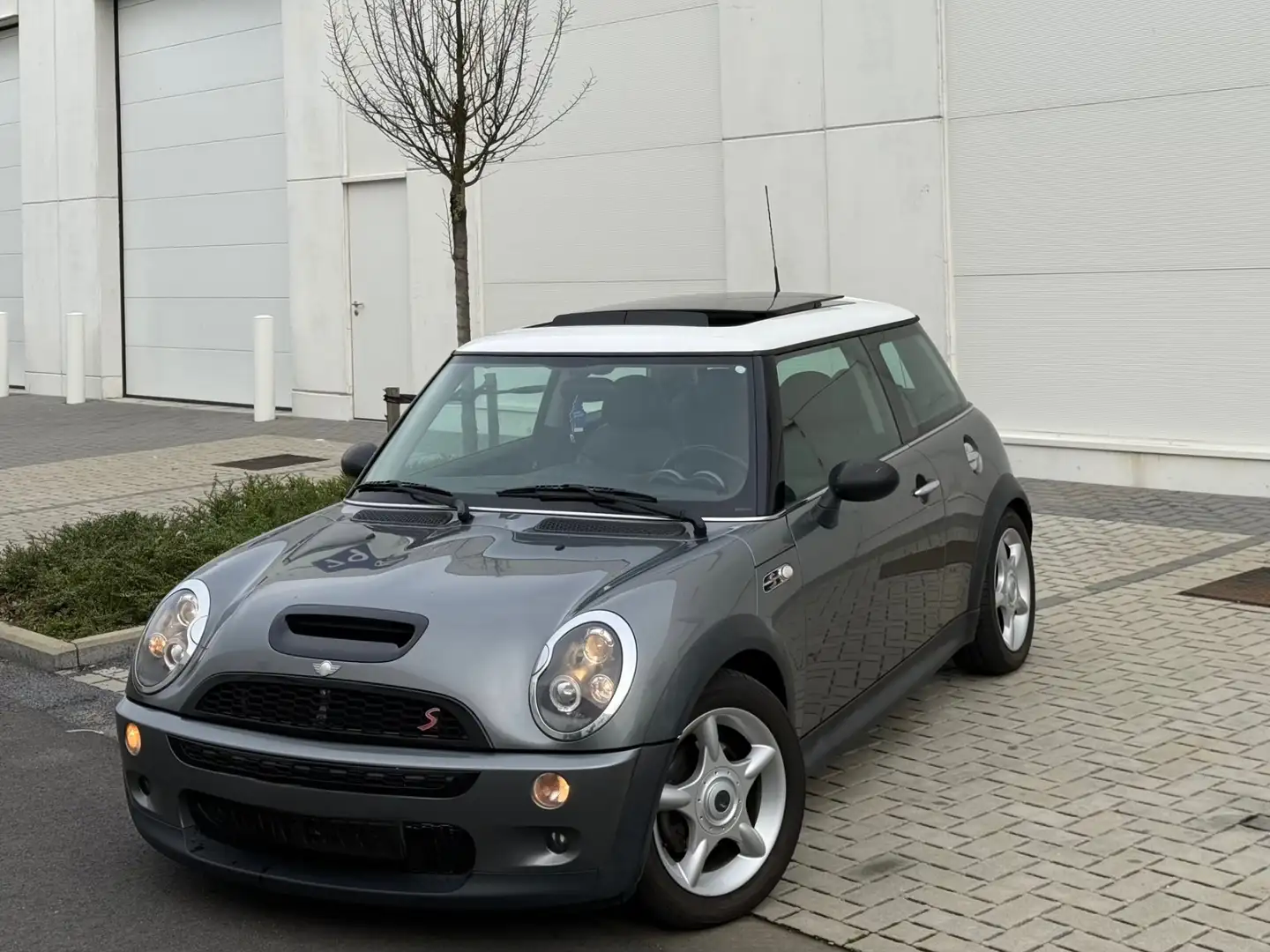 MINI Cooper S ✅MODÈLE R53S + GARANTIE 1AN +TOIT PANNO✅ Gris - 1