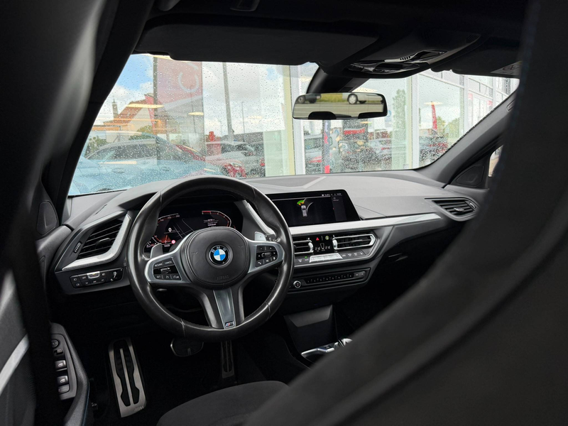 BMW 118 M PACK / MAT GRIJS / PANO / SFEERVERLICHTING / CARPLAY / ZETELVERWARMING / — photo 18
