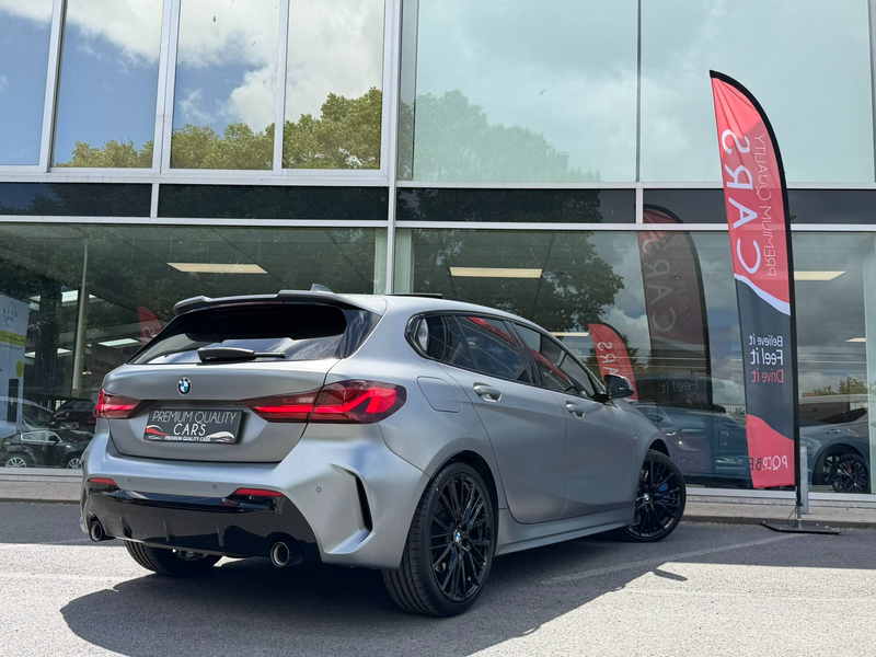 BMW 118 M PACK / MAT GRIJS / PANO / SFEERVERLICHTING / CARPLAY / ZETELVERWARMING / — photo 10
