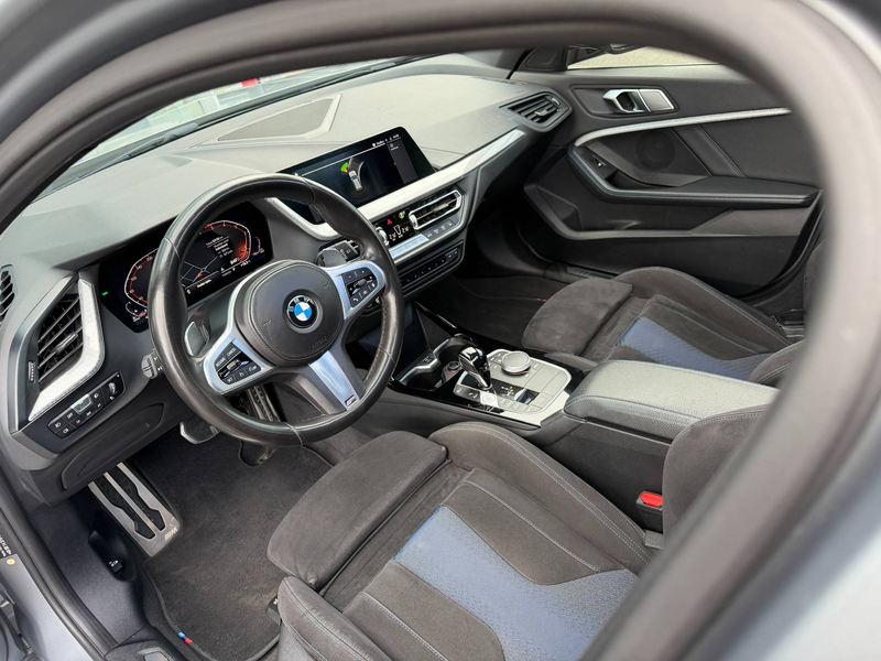 BMW 118 M PACK / MAT GRIJS / PANO / SFEERVERLICHTING / CARPLAY / ZETELVERWARMING / — photo 14